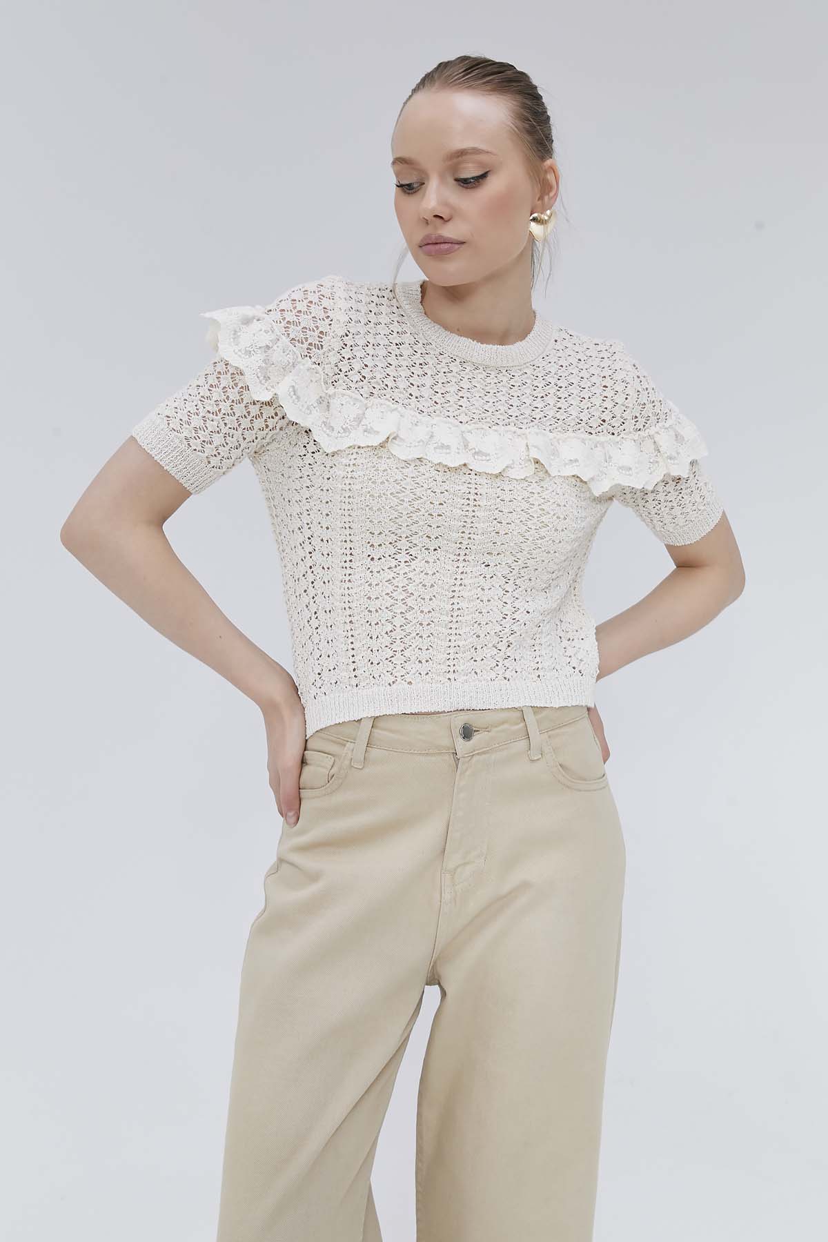 Kolları Ve Önü Dantelli Kısa Kazak