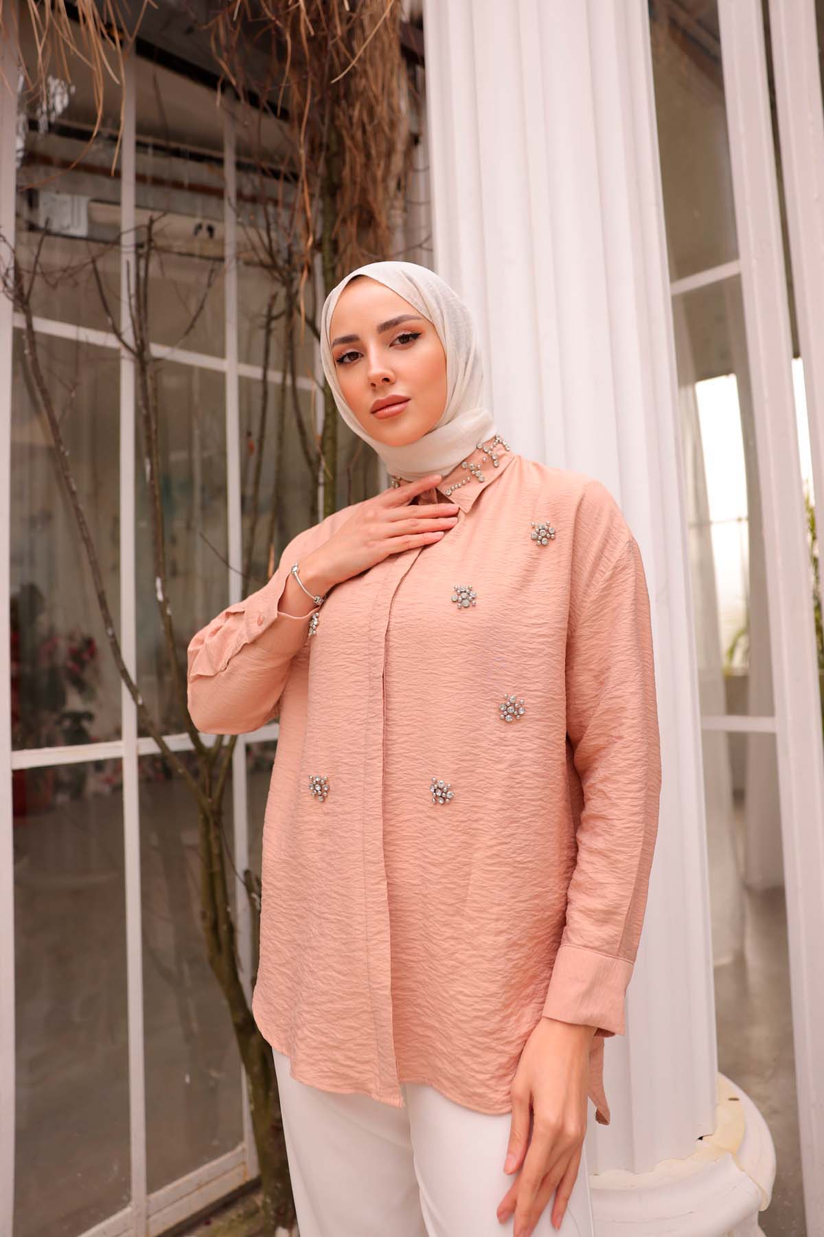 Önü ve Yakası Taşlı Gömlek