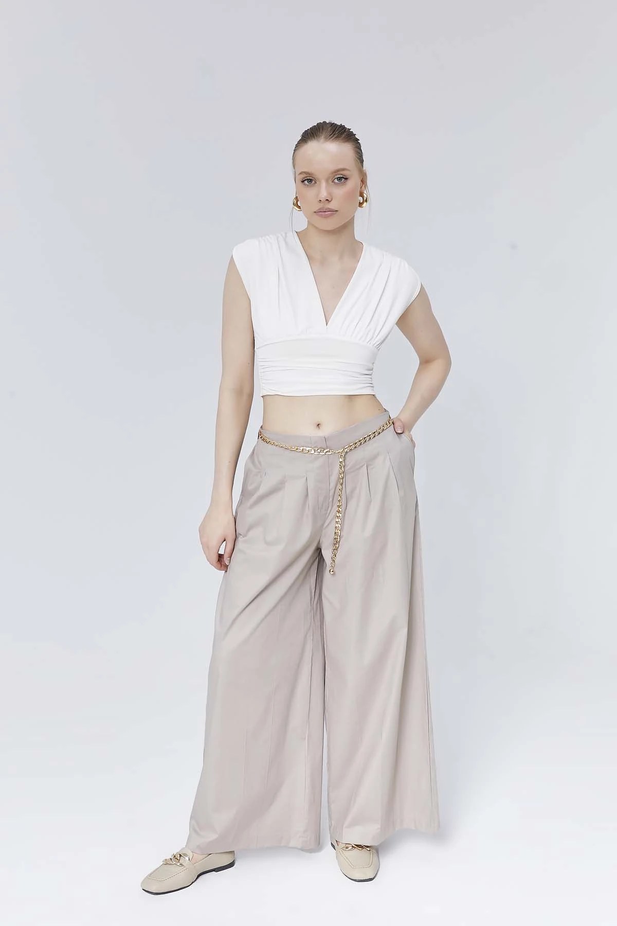 Önü Pileli Zincir Kemerli Pantolon