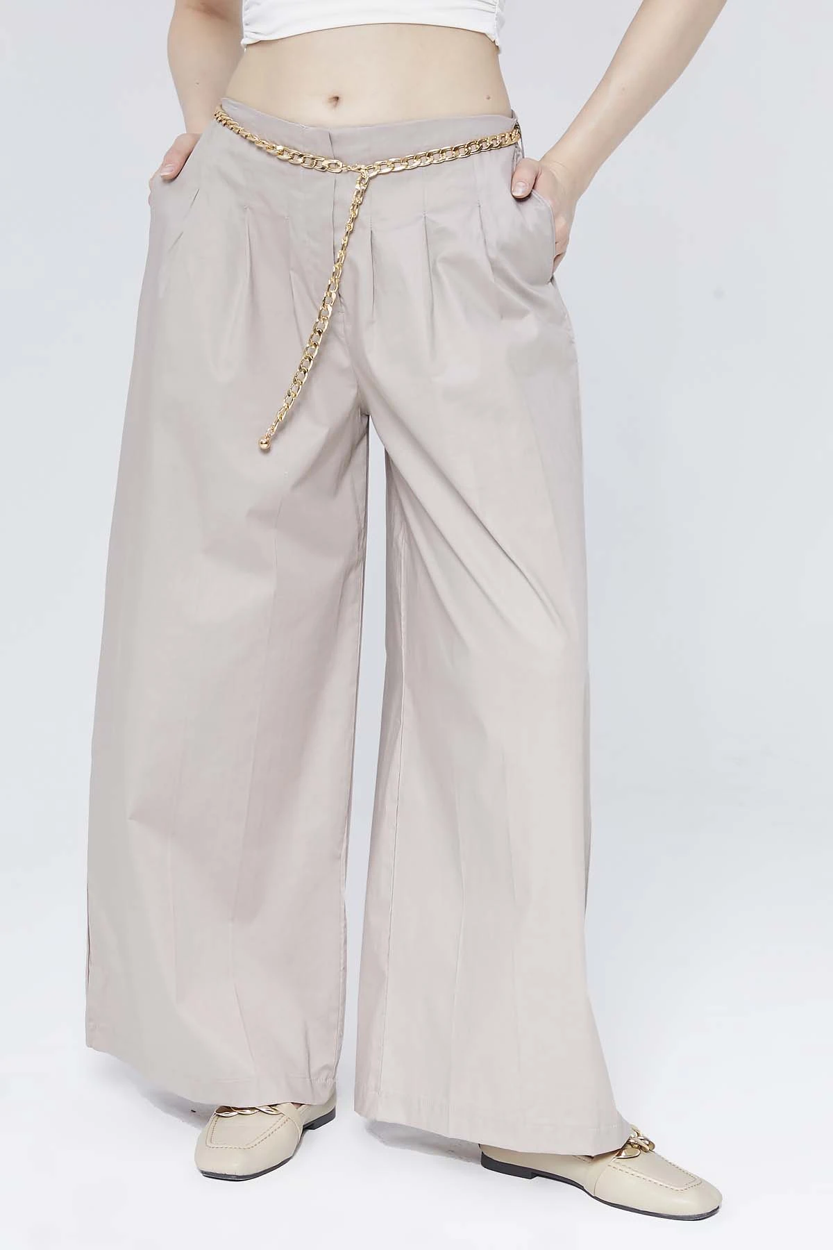 Önü Pileli Zincir Kemerli Pantolon
