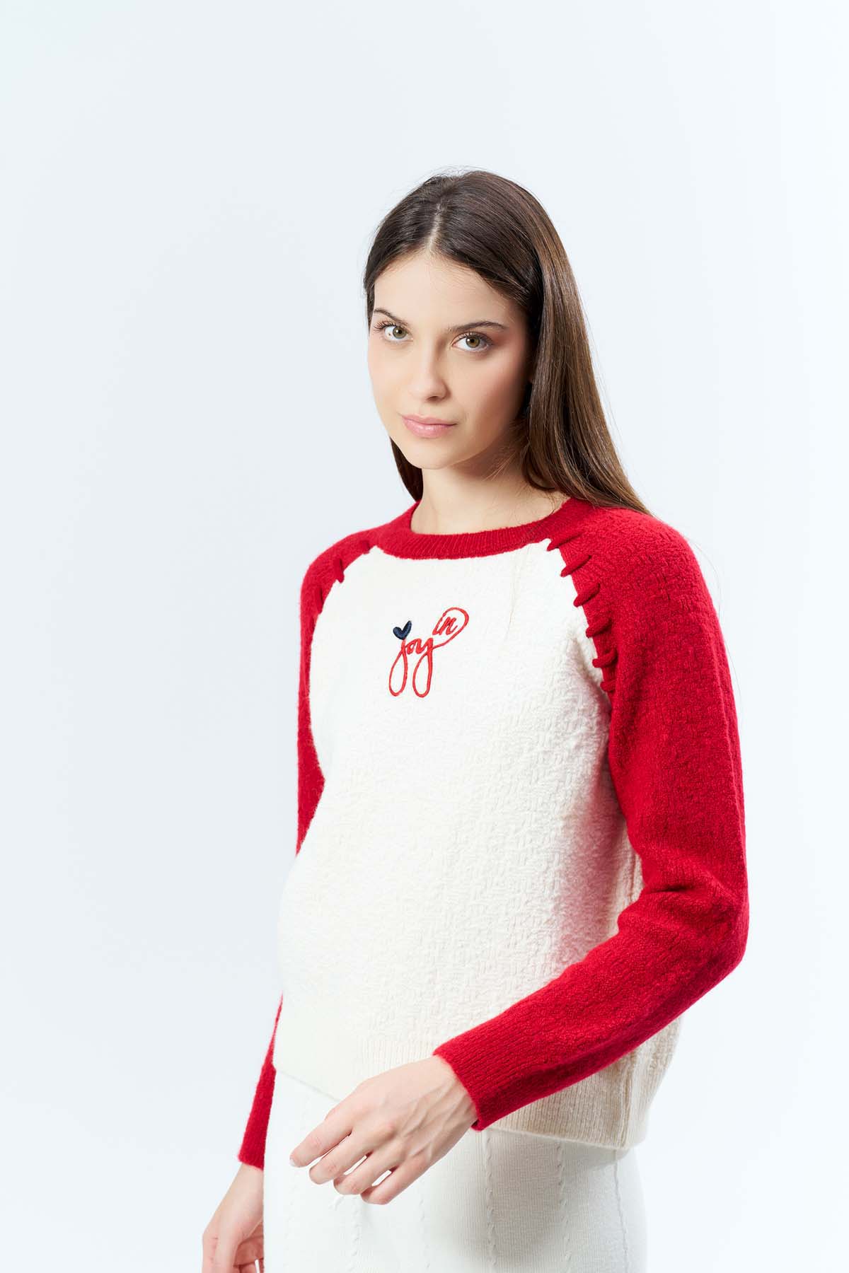 Şardonlu ÖnBedeni İşlemeli Kazak