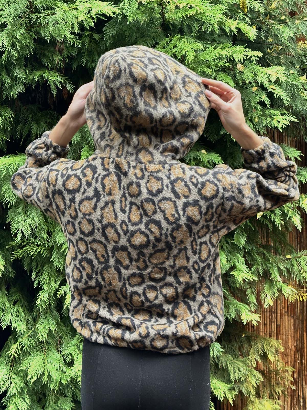 Leopar Desenli  Kapşonlu Çıtçıtlı  Hırka