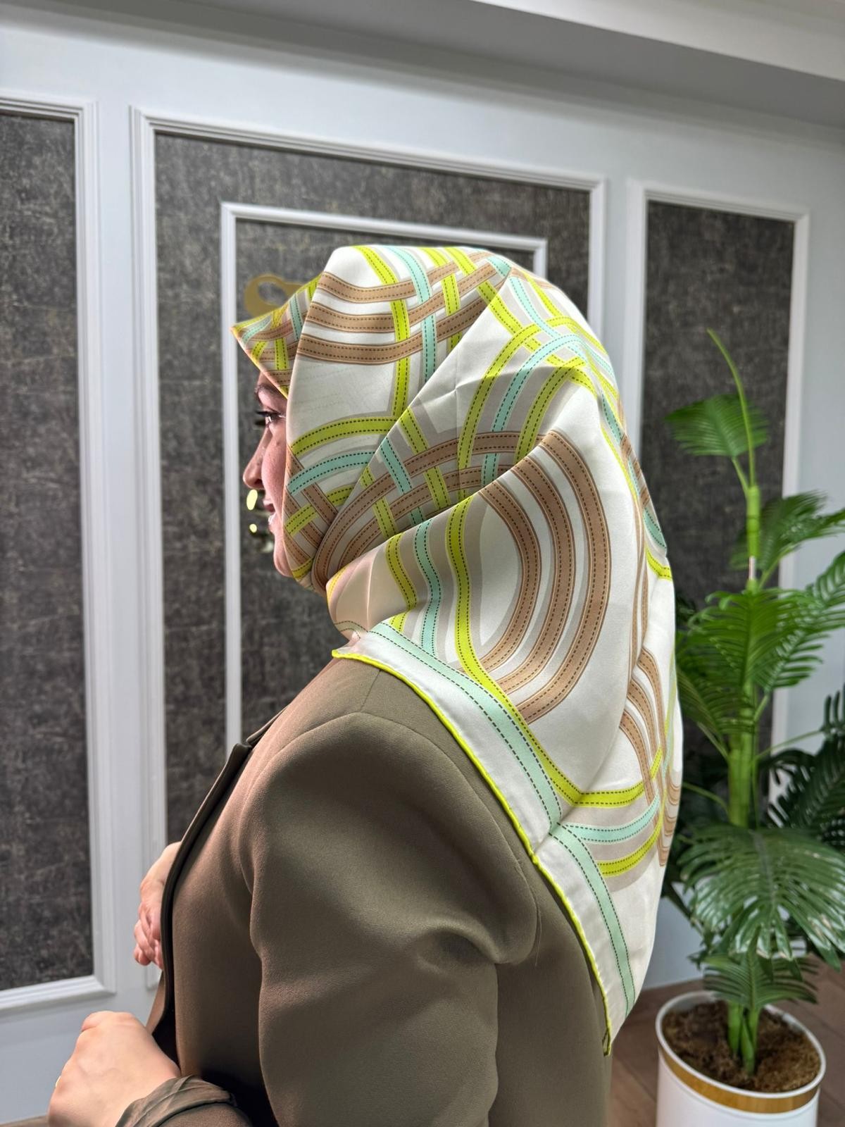 ARMİNE SURA İPEK EŞARP 