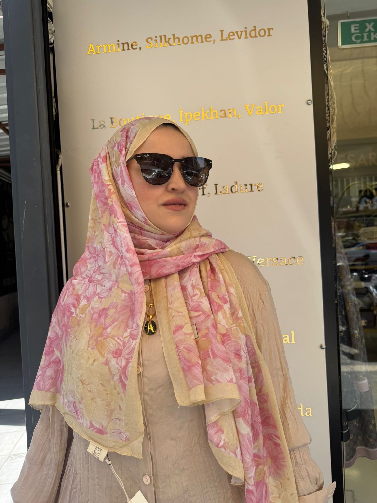 SARI PEMBE