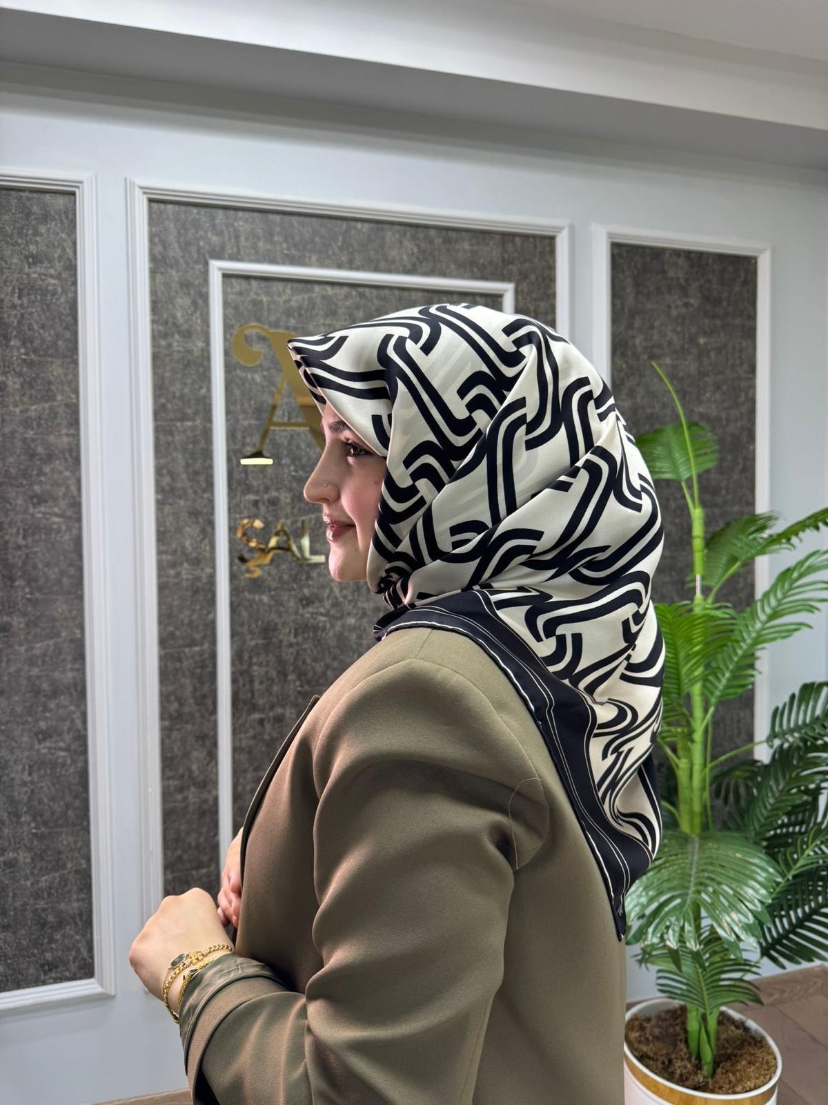 ARMİNE SURA İPEK 