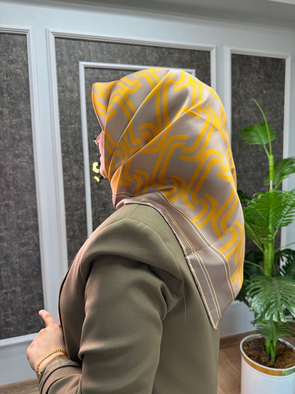ARMİNE SURA İPEK EŞARP 