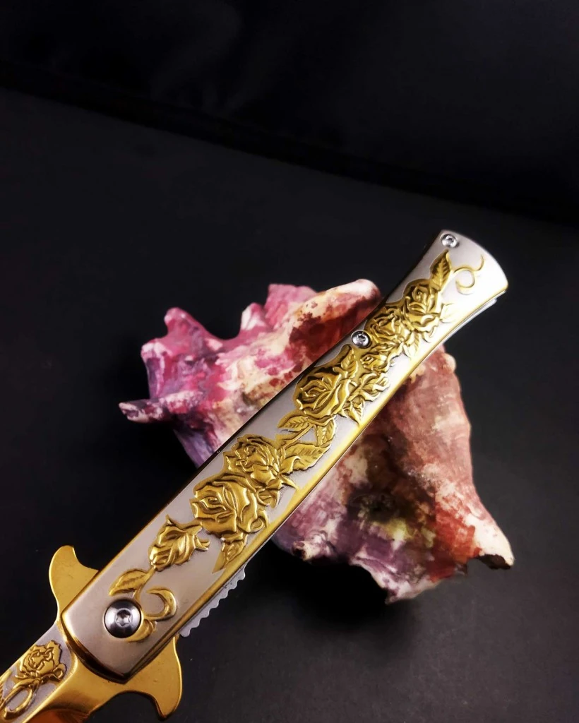 Gül Desenli Çakı Yarı Otomatik 21 Cm Gold Renk