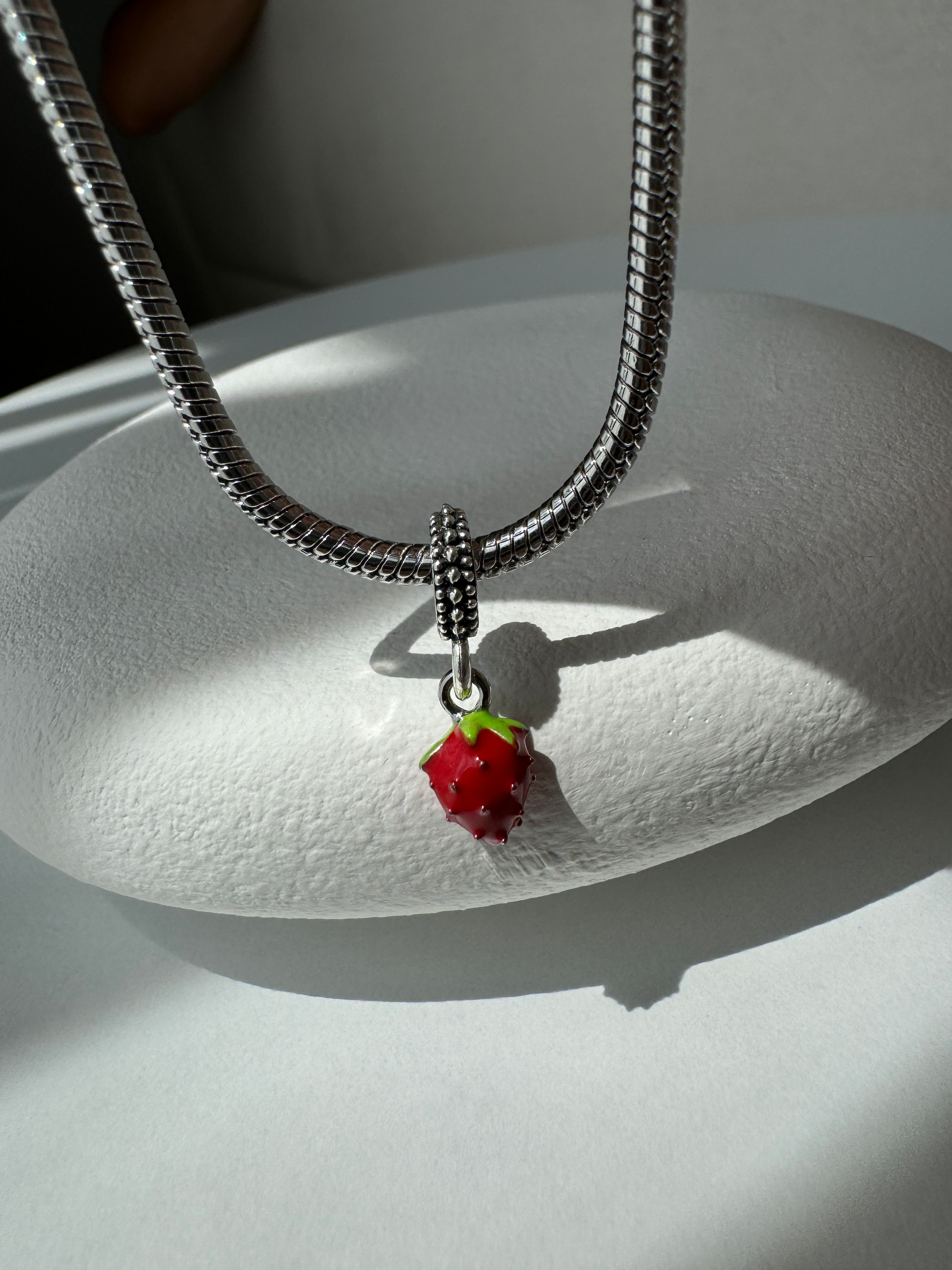 Halka Çilek Model Pandora Charm
