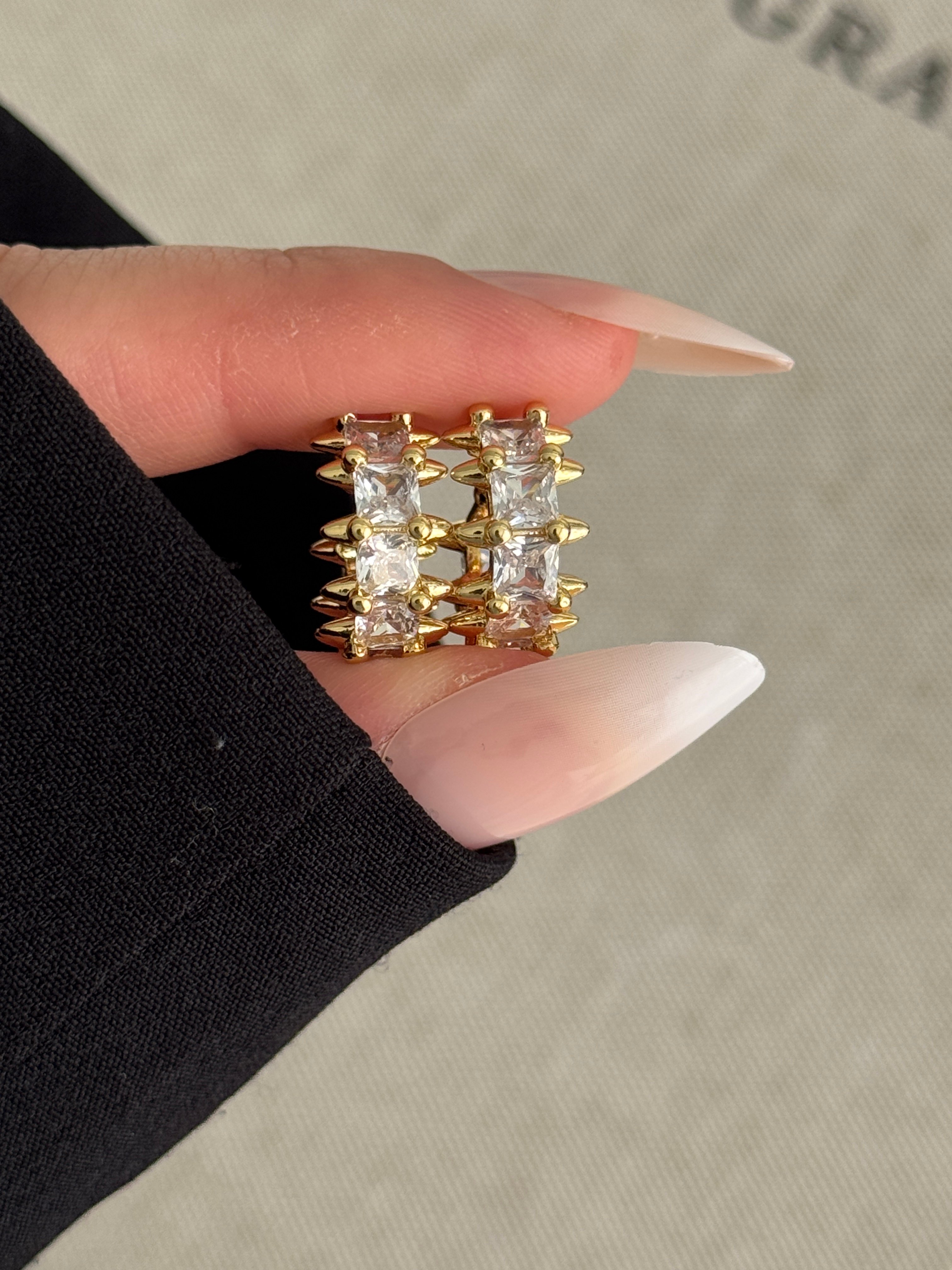 Tamtur Taşlı Earcuff