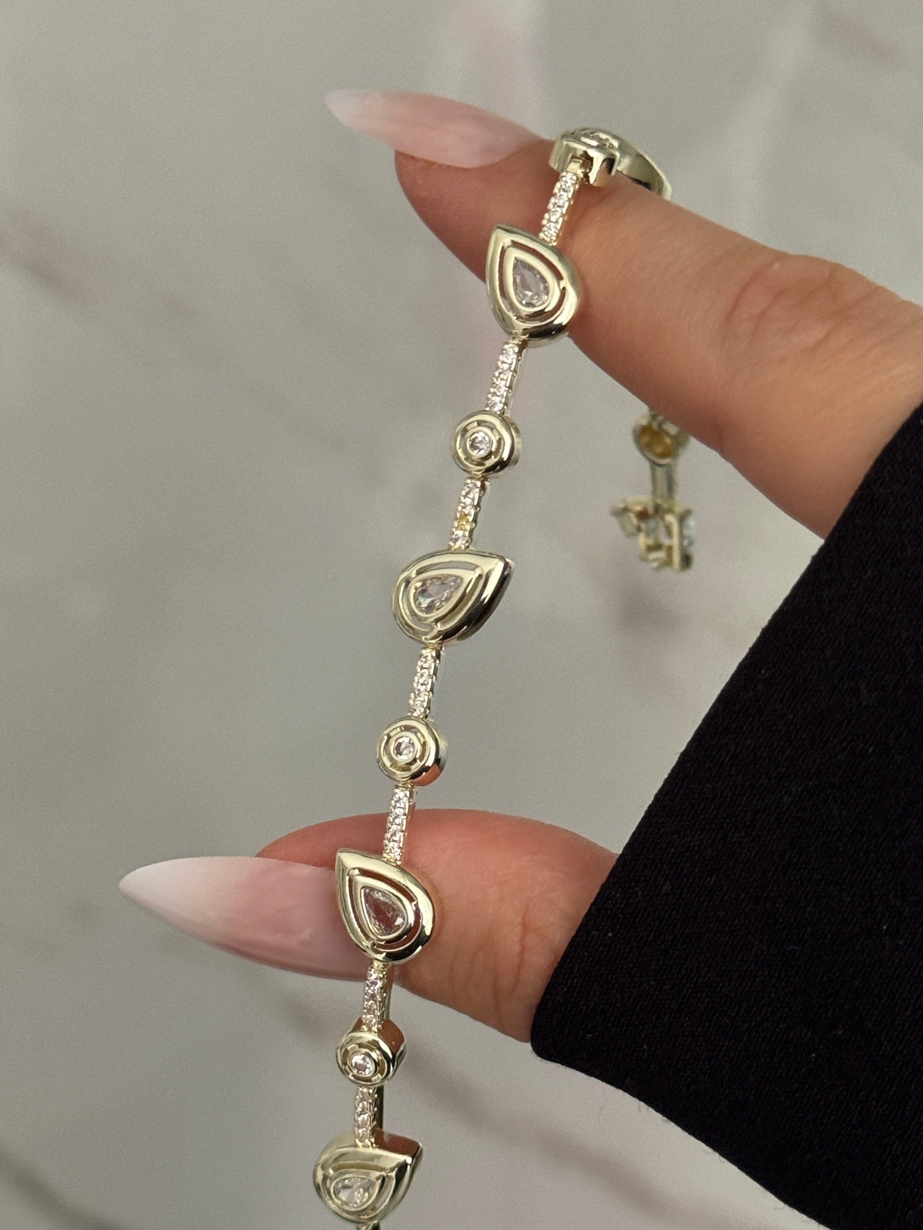 VIP Asimetrik Taşlı Bileklik