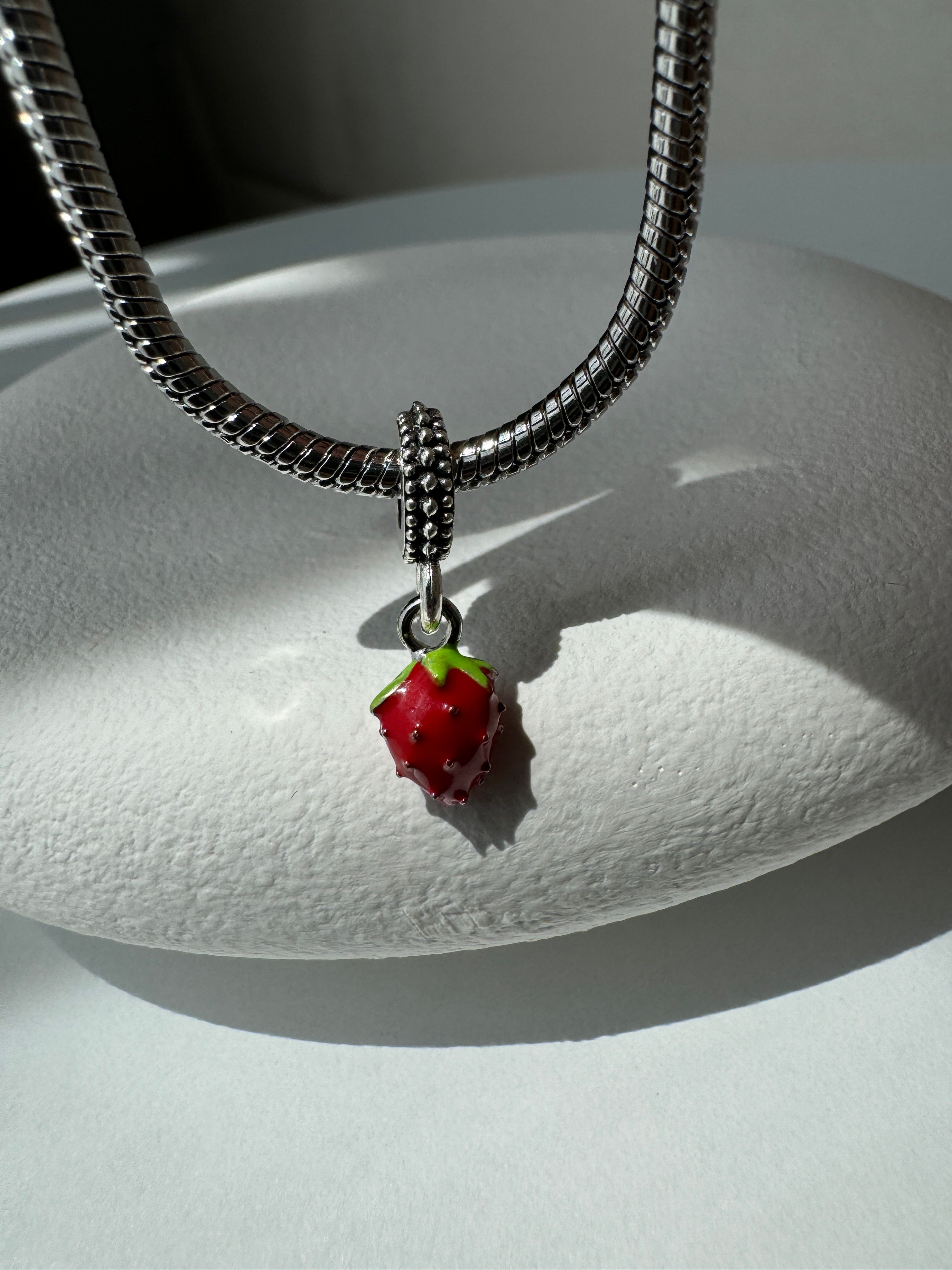 Halka Çilek Model Pandora Charm