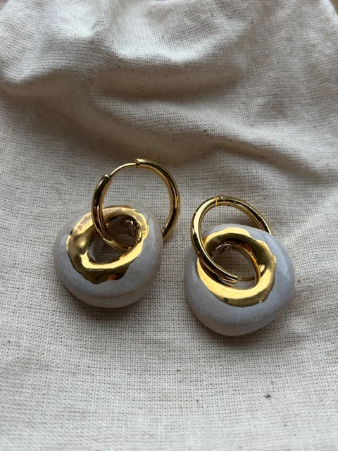 El Yapımı Seramik Küpe - Açık Gri