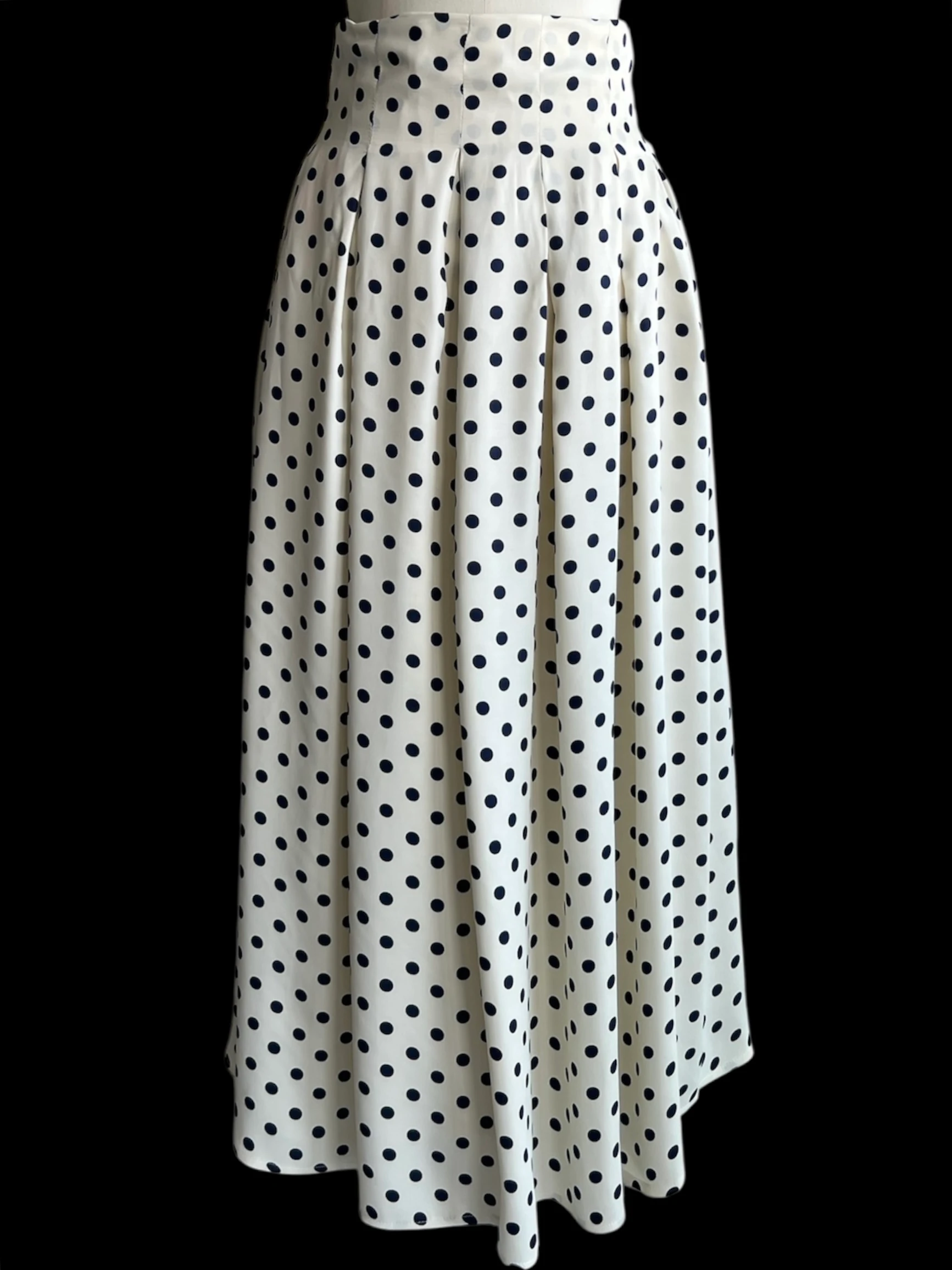 Limited: Lacivert Puantiyeli Beyaz Etek | SIYENDAS