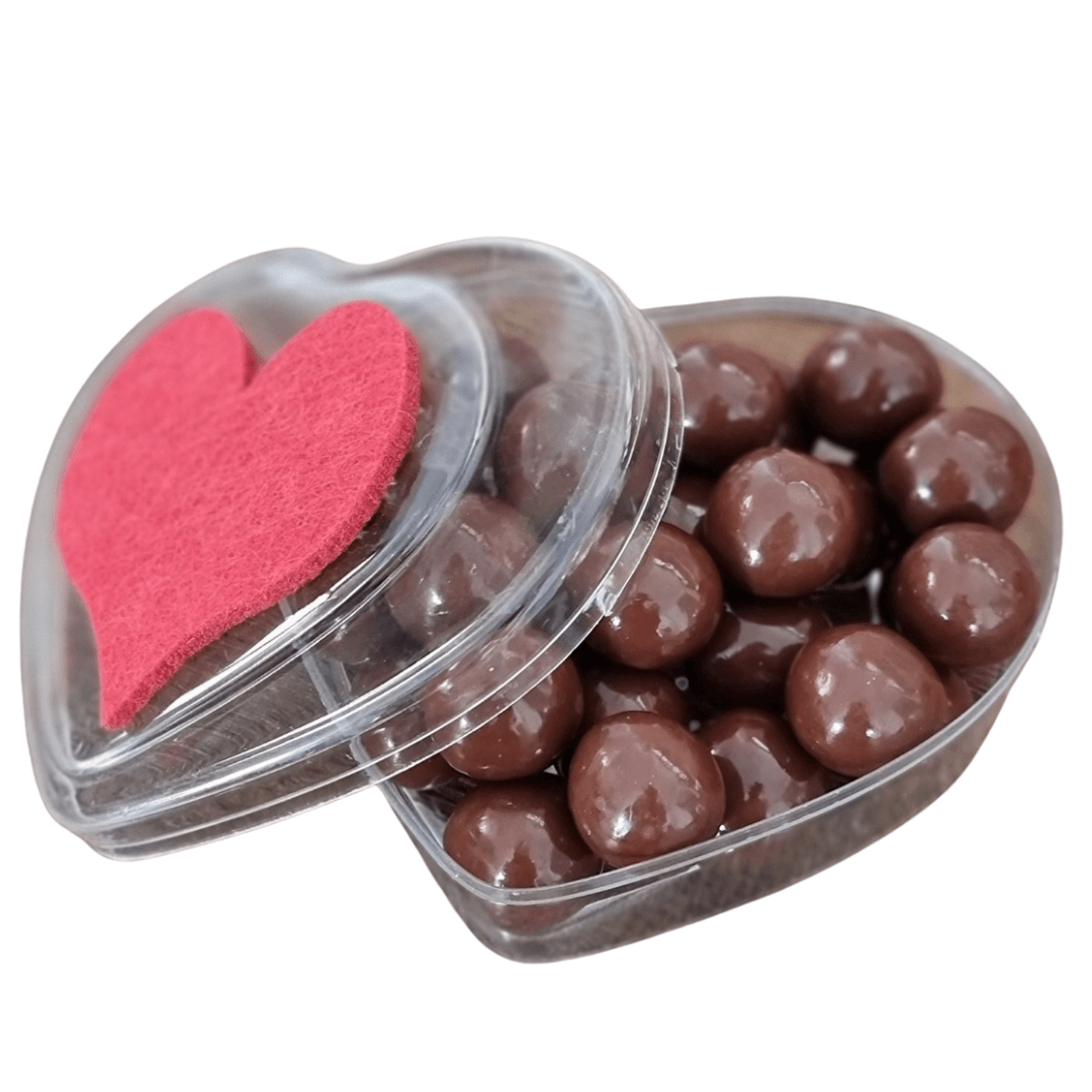 Şeffaf Pleksi Kalp Kutuda Çikolatalı Fındık Draje 