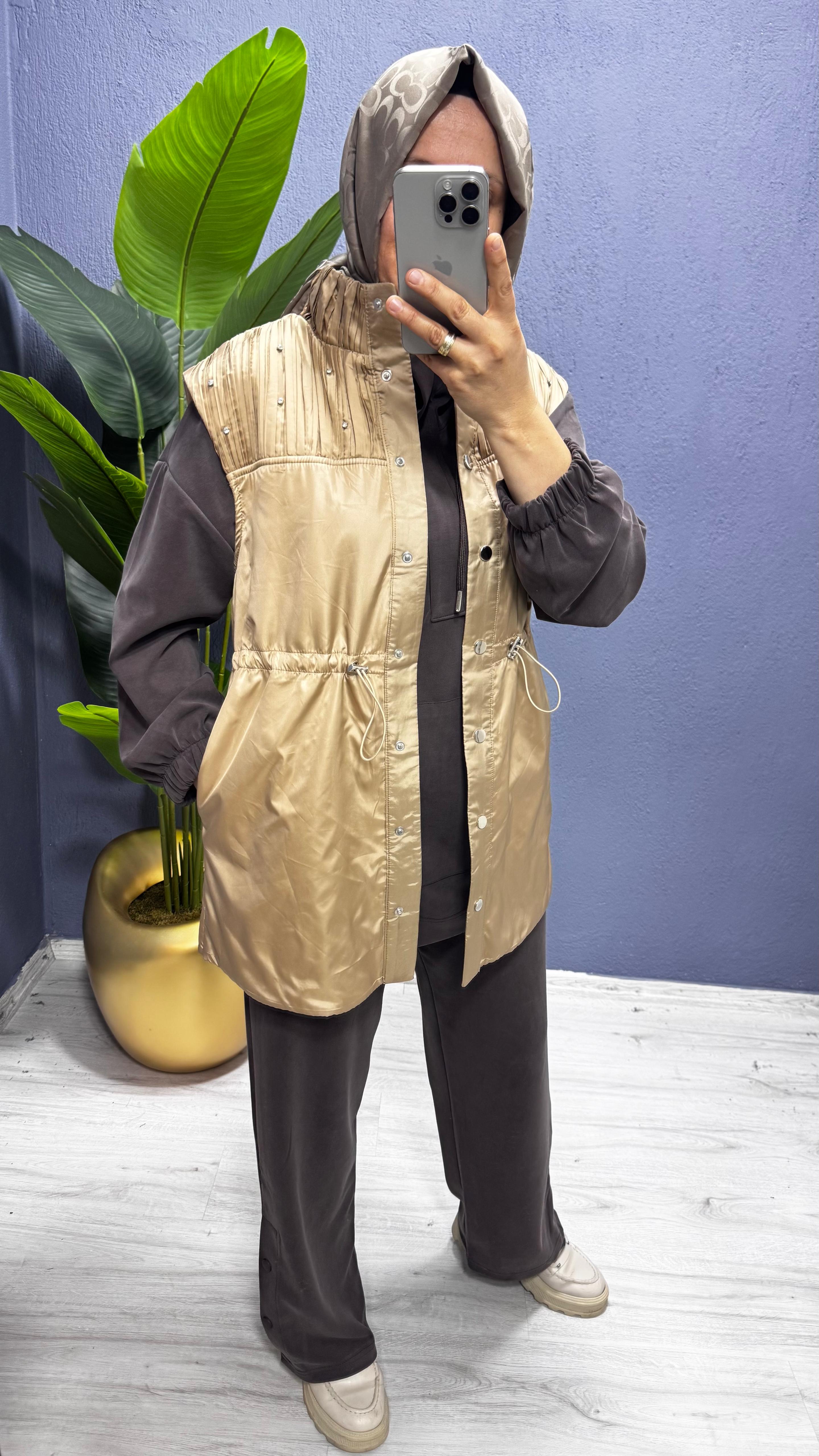 Kadın Deri Görünümlü Taş Detaylı Yelek 9262