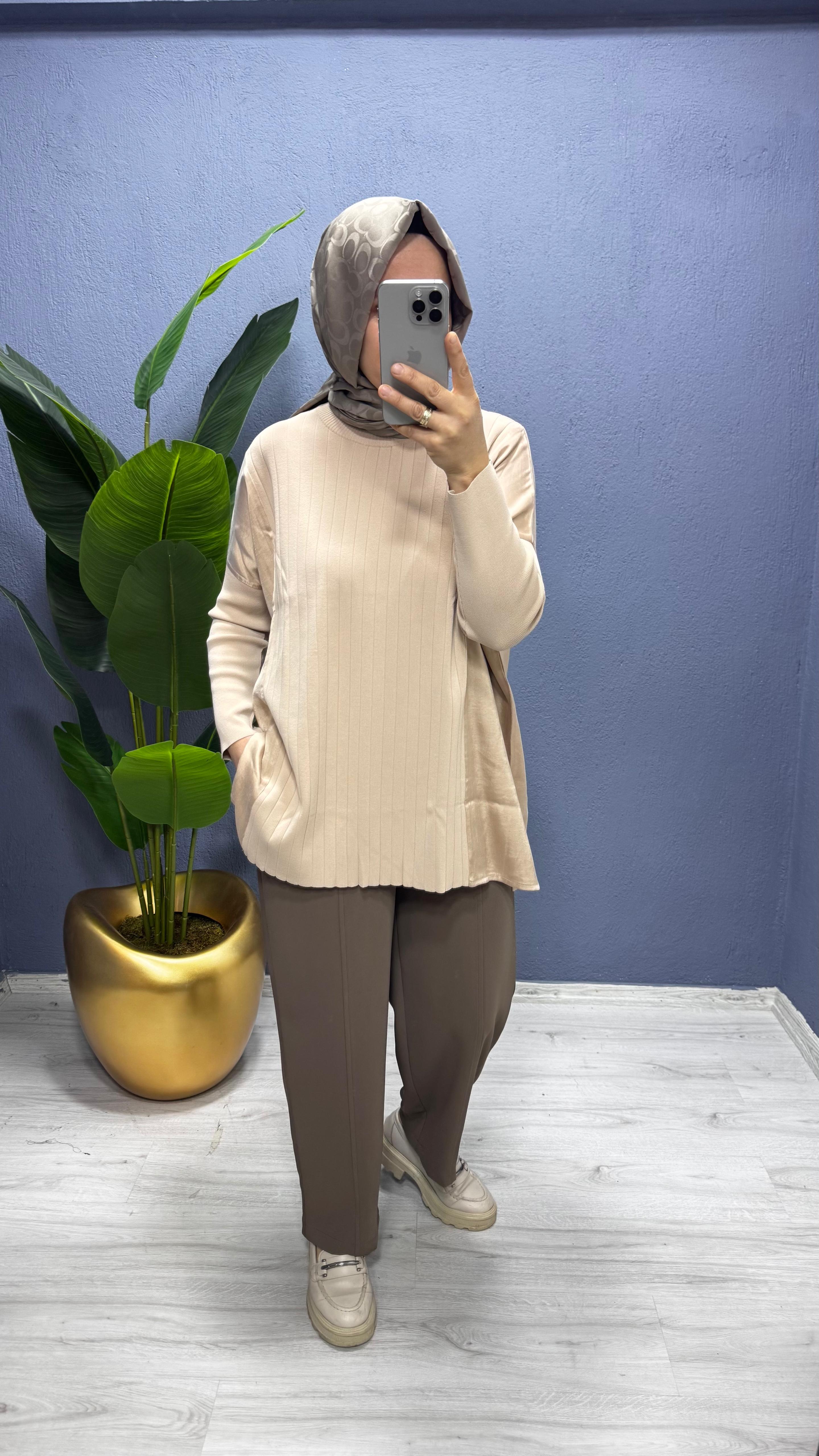 Tığ Triko Kumaş Kombinli Yandan Yırtmaçlı Sıfır Yaka Triko (TNK.21915.1)