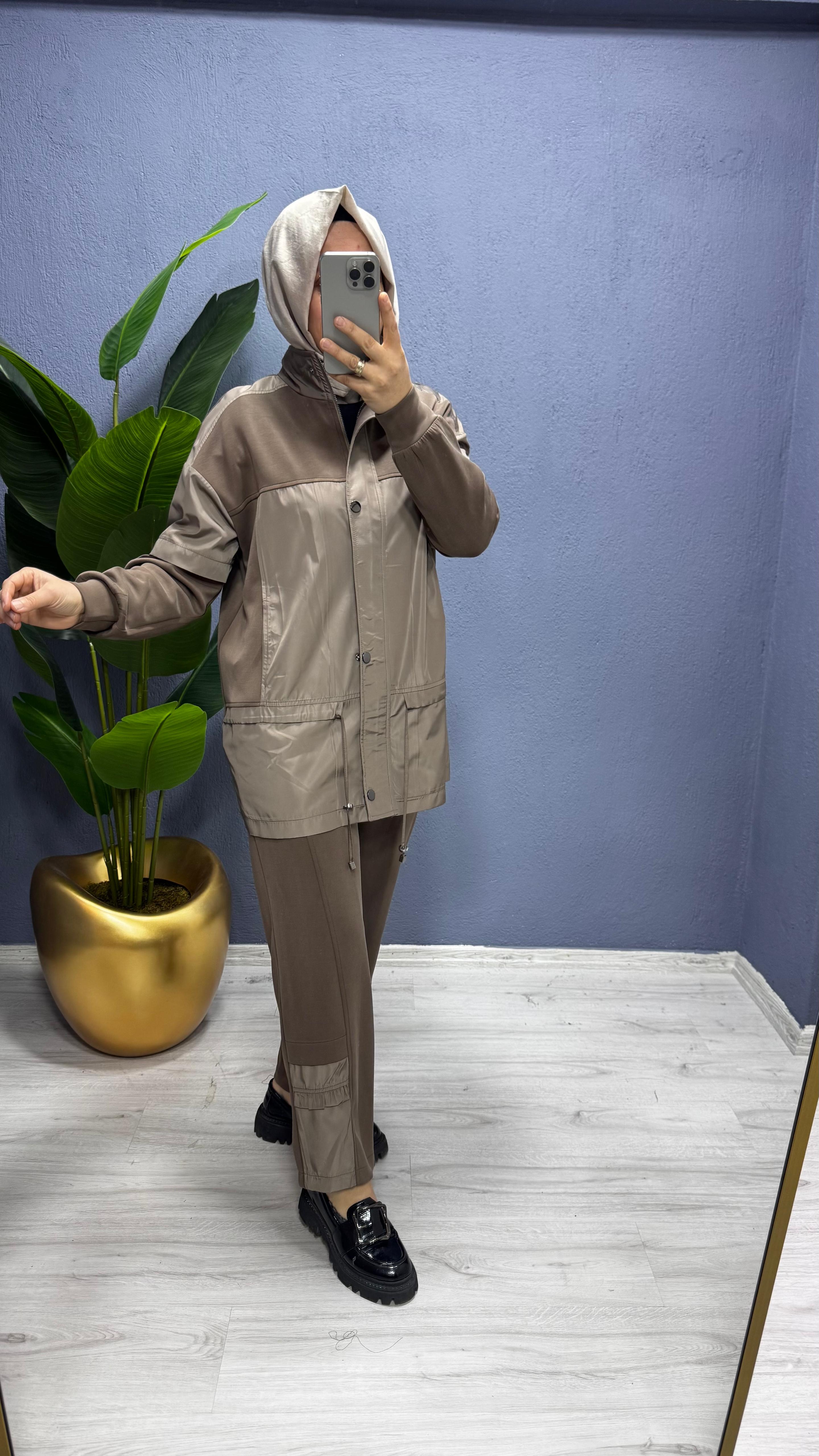 Tığ Triko  Dik yaka Önden Patlı Pantolonlu Takım TKM.5049.01