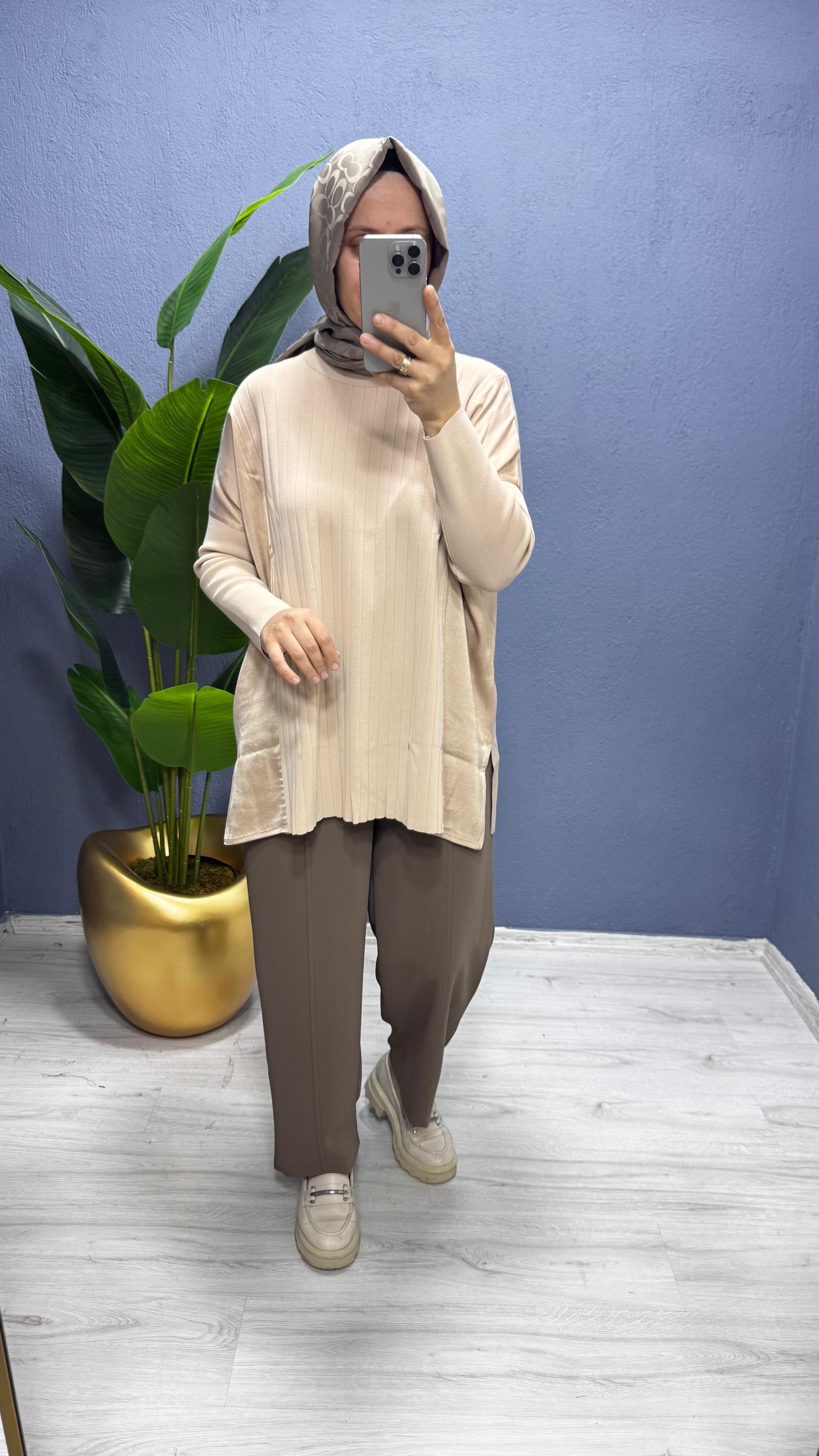 Tığ Triko Kumaş Kombinli Yandan Yırtmaçlı Sıfır Yaka Triko (TNK.21915.1)