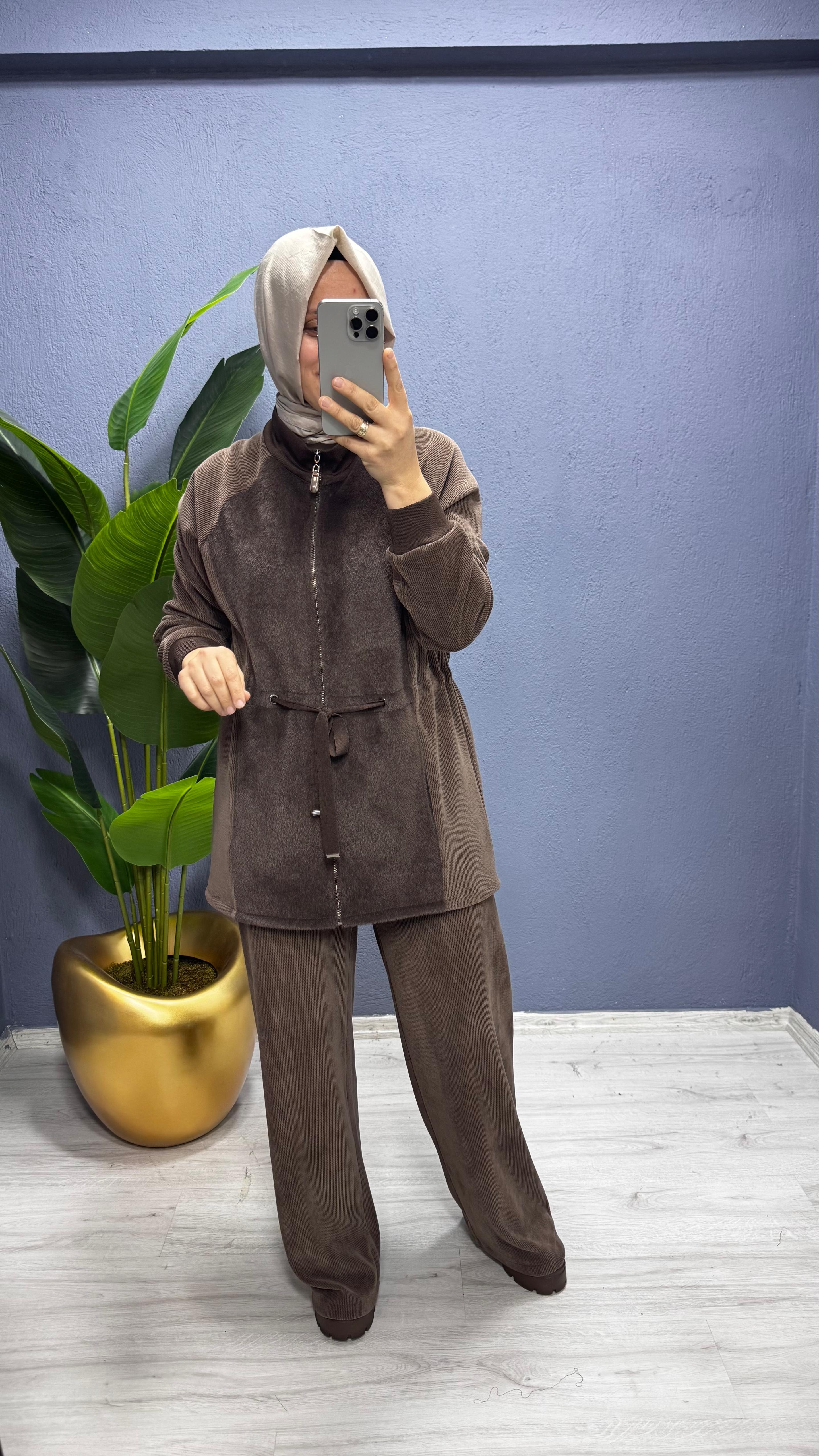 Tığ Triko  Kürk Detaylı Kadife Dokulu Pantolonlu Takım TKM.5032.01