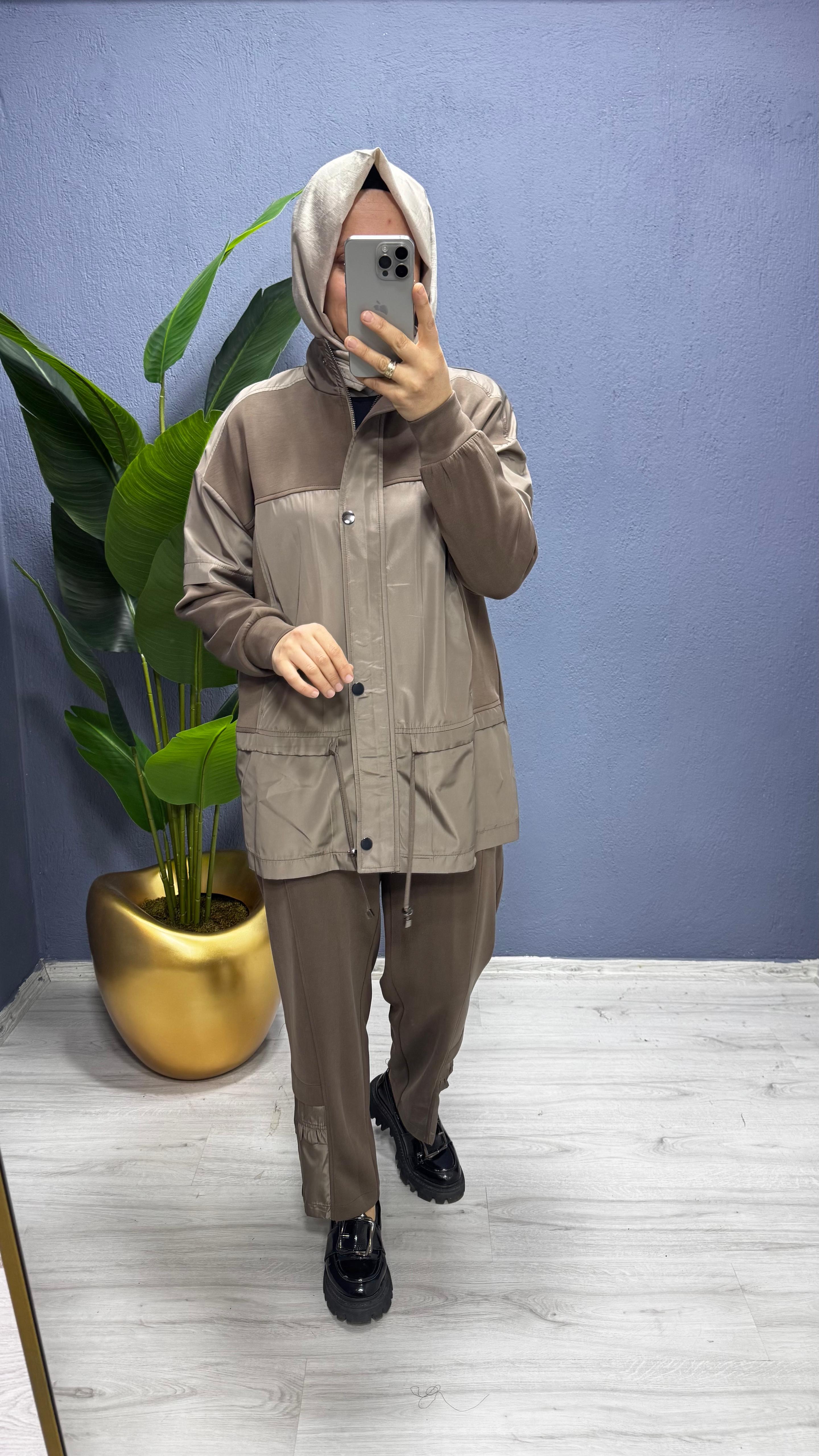 Tığ Triko  Dik yaka Önden Patlı Pantolonlu Takım TKM.5049.01