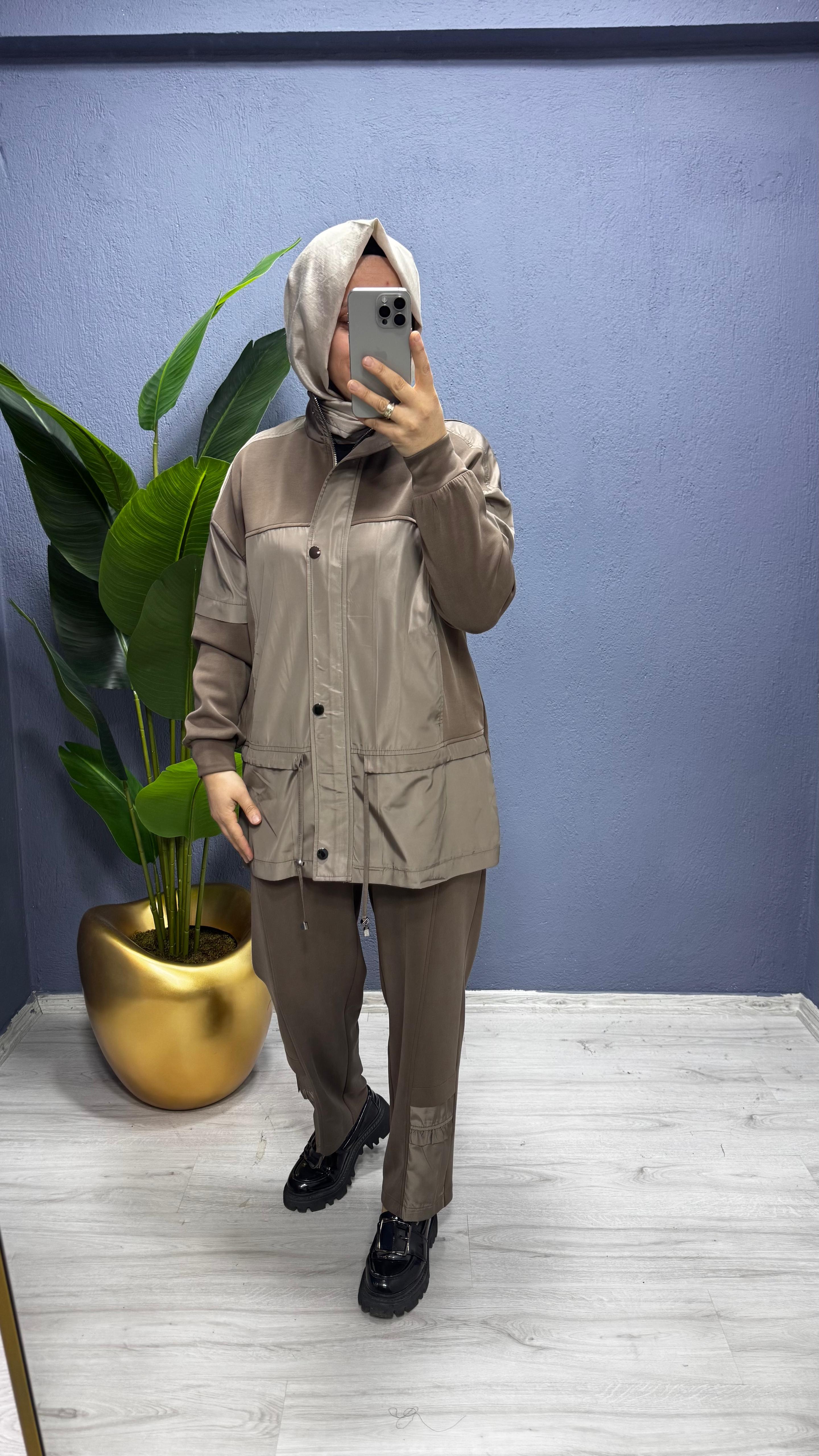 Tığ Triko  Dik yaka Önden Patlı Pantolonlu Takım TKM.5049.01