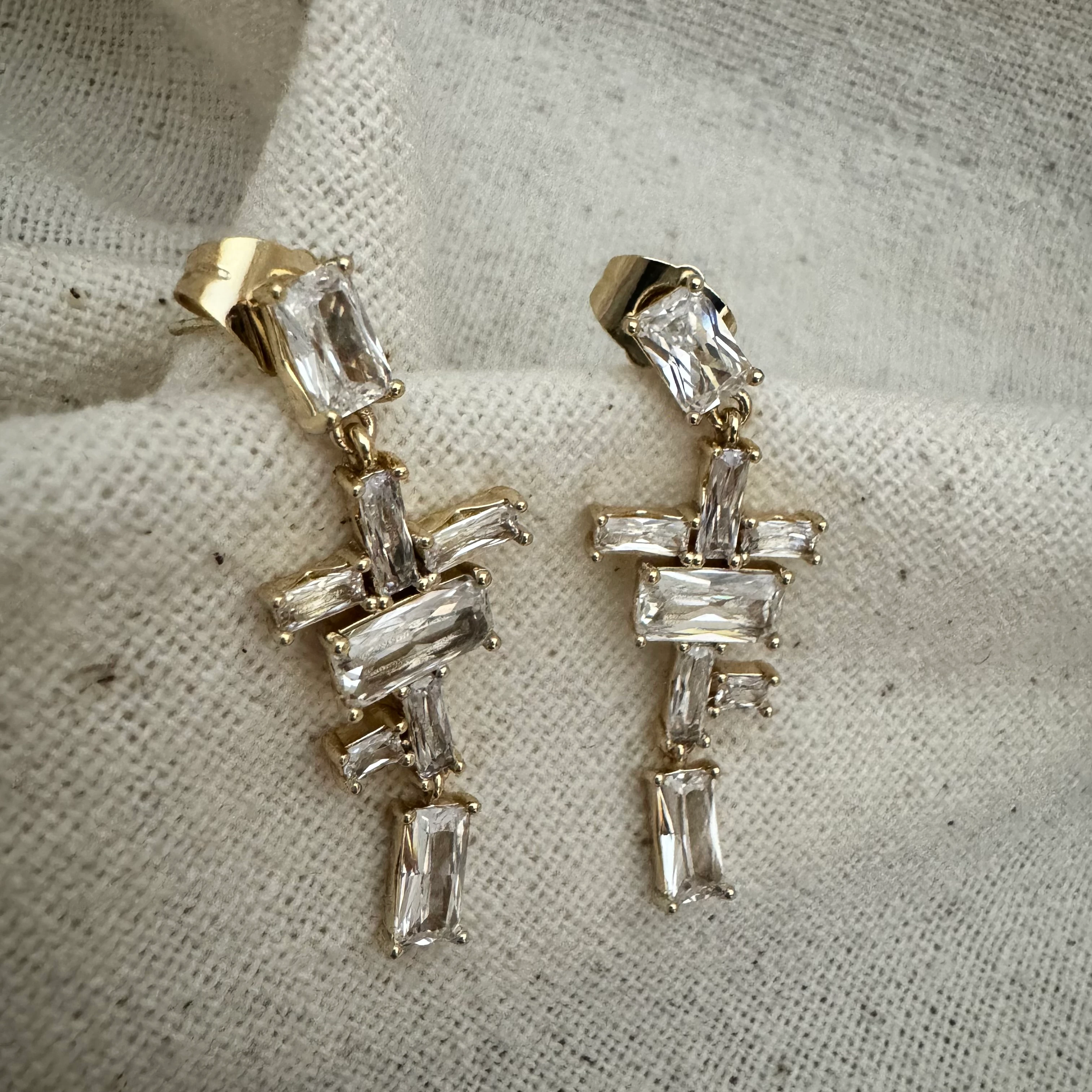 VIP Seri Baget Taşlı Küpe