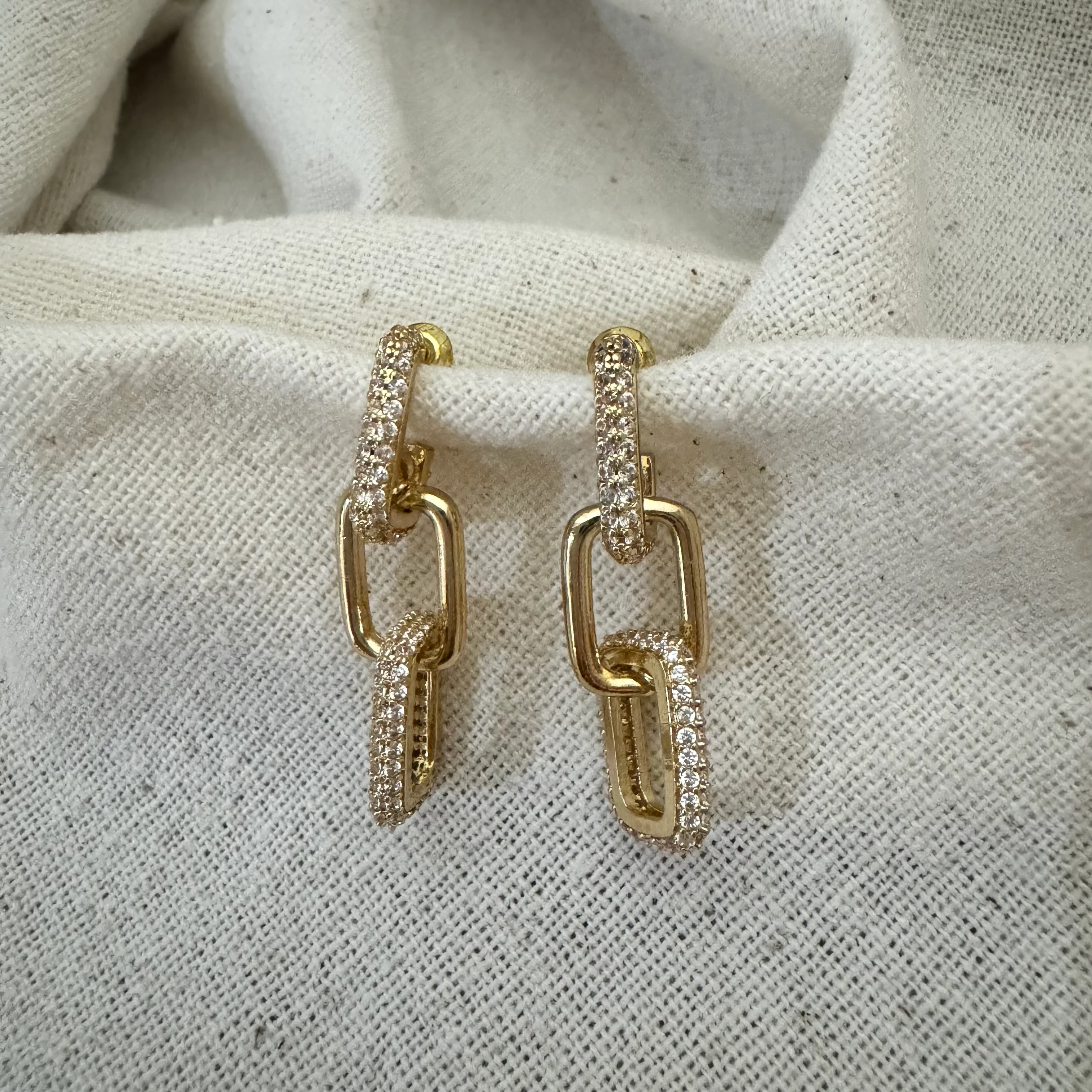 Zirkon Taşlı Zincir Küpe