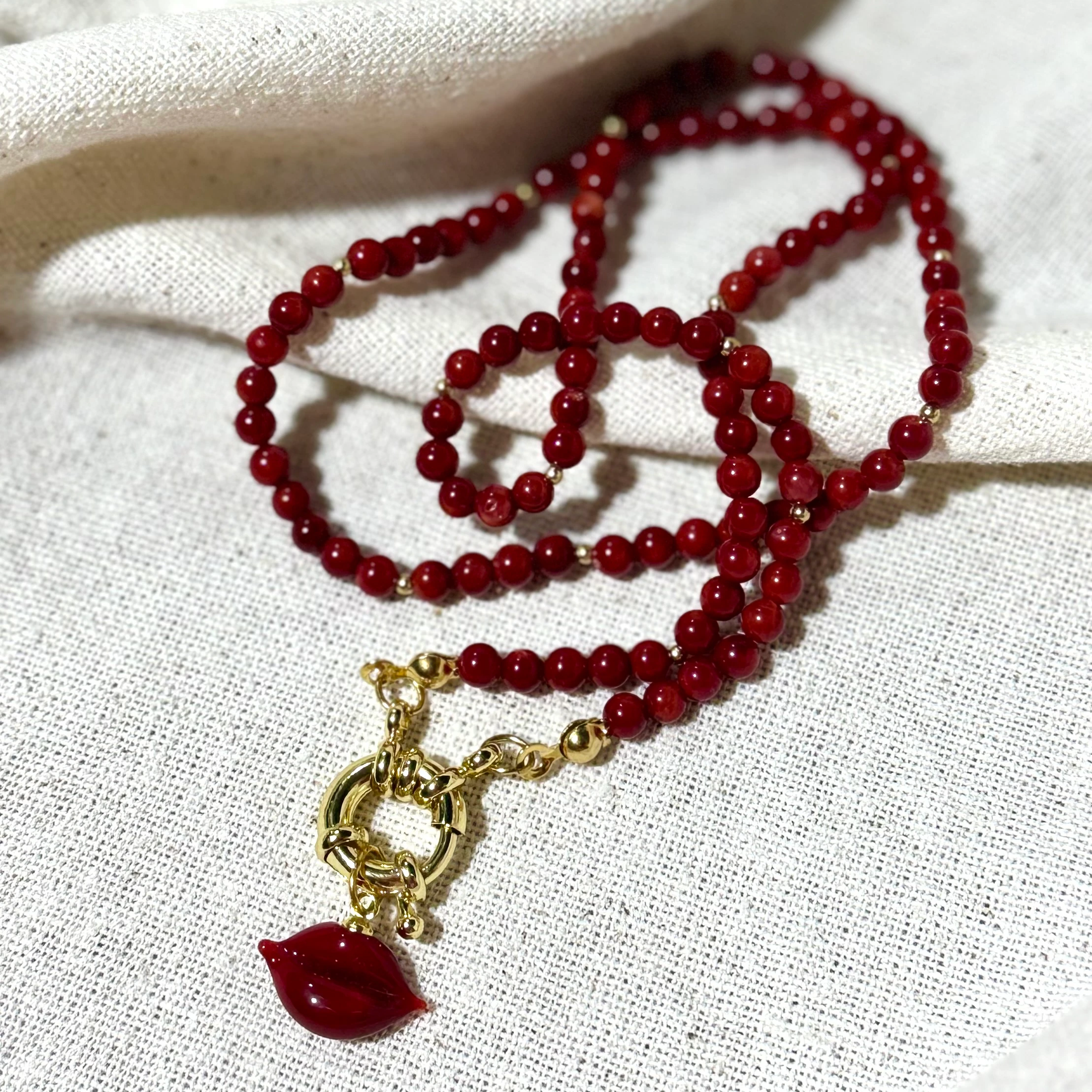 Doğal Mercan Dudak Charm Tasarım Kolye