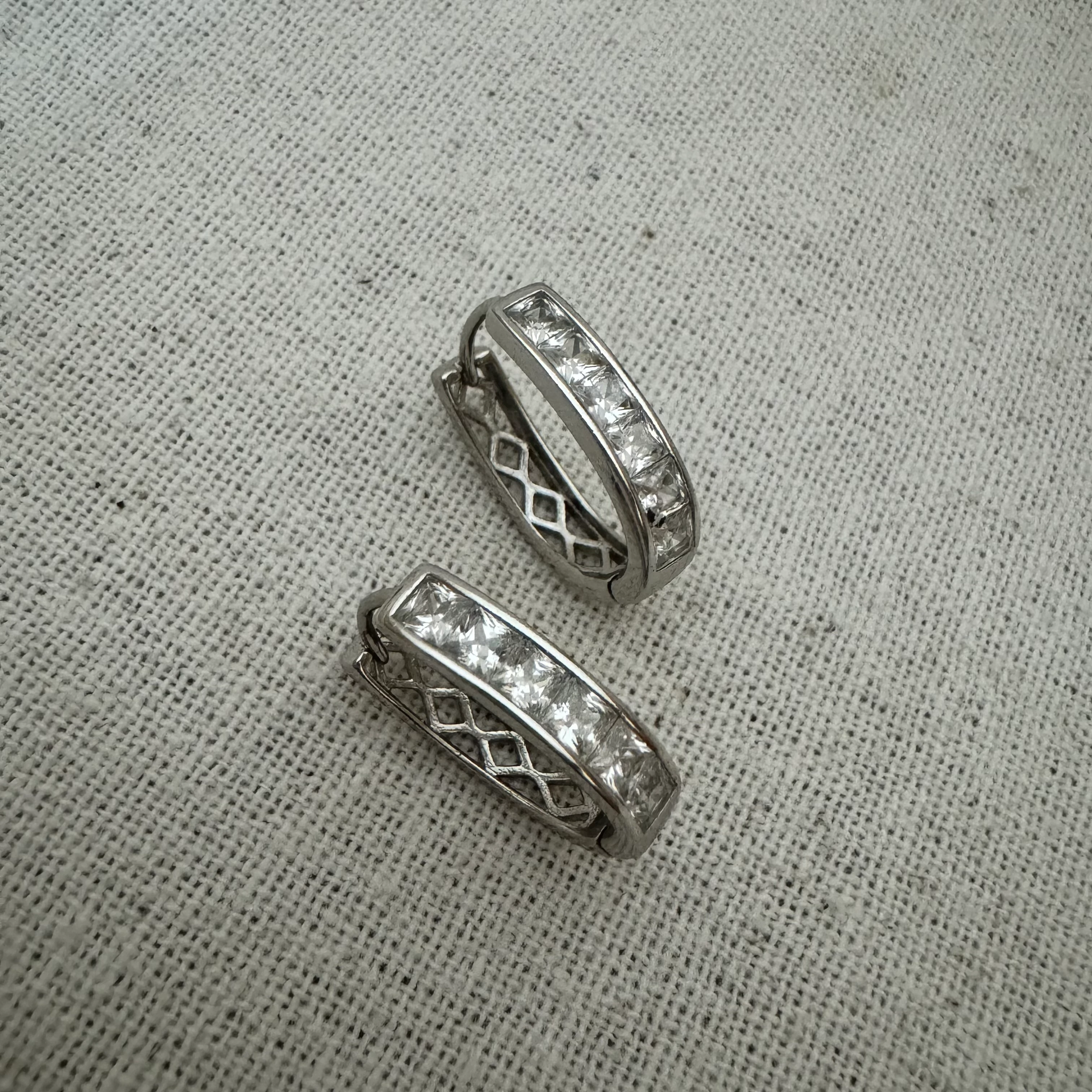 VIP Seri Oval Halka Küpe