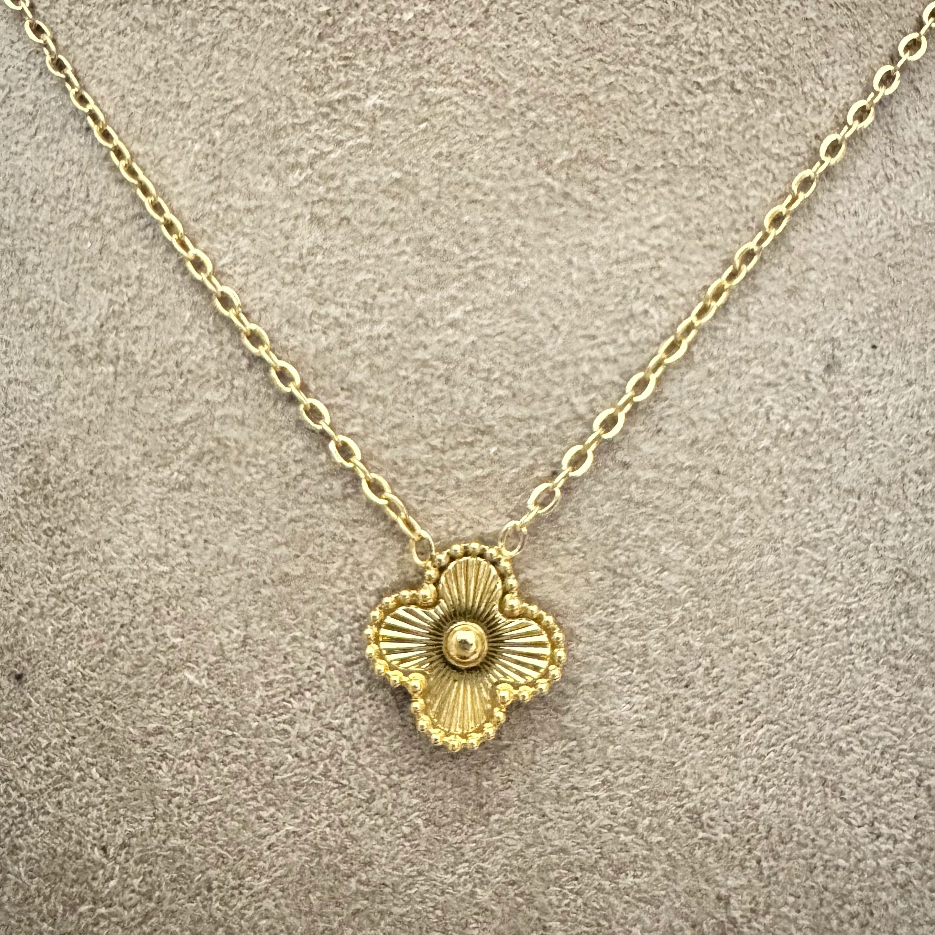 Çelik Kolye & Küpe Yonca Set