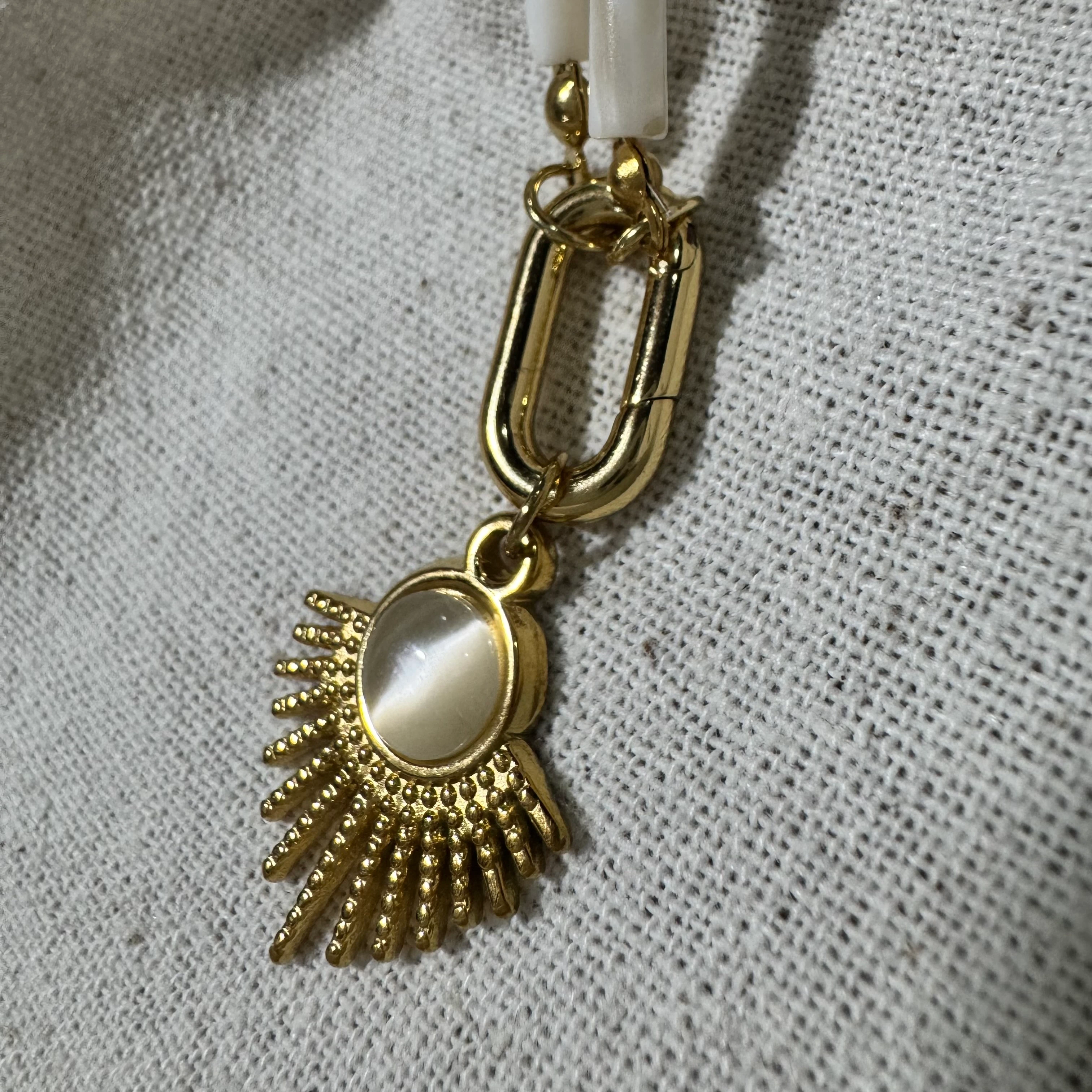 Doğal Sedef Yelpaze Tasarım Çelik Kolye