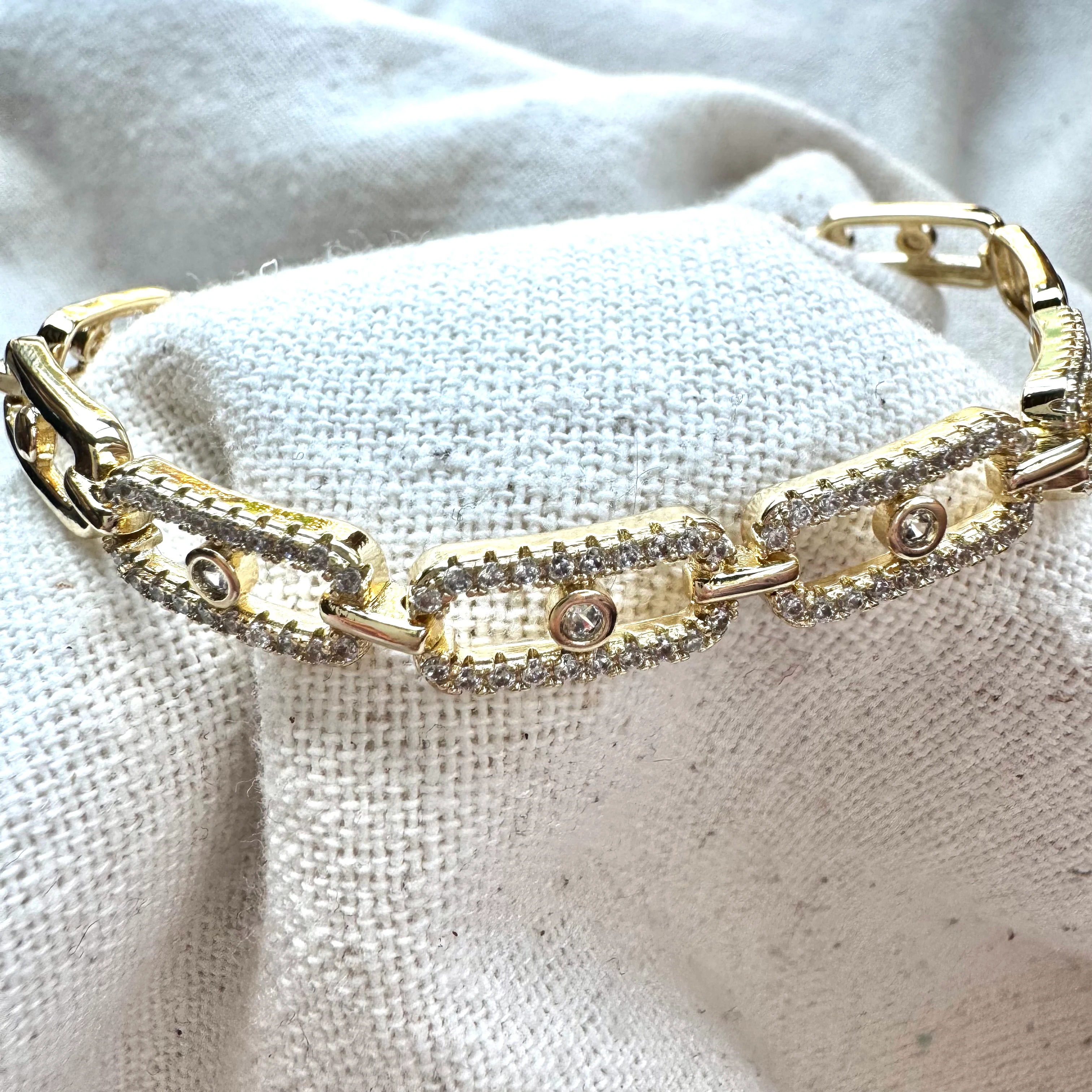 Ara Taşlı Zirkon Bileklik