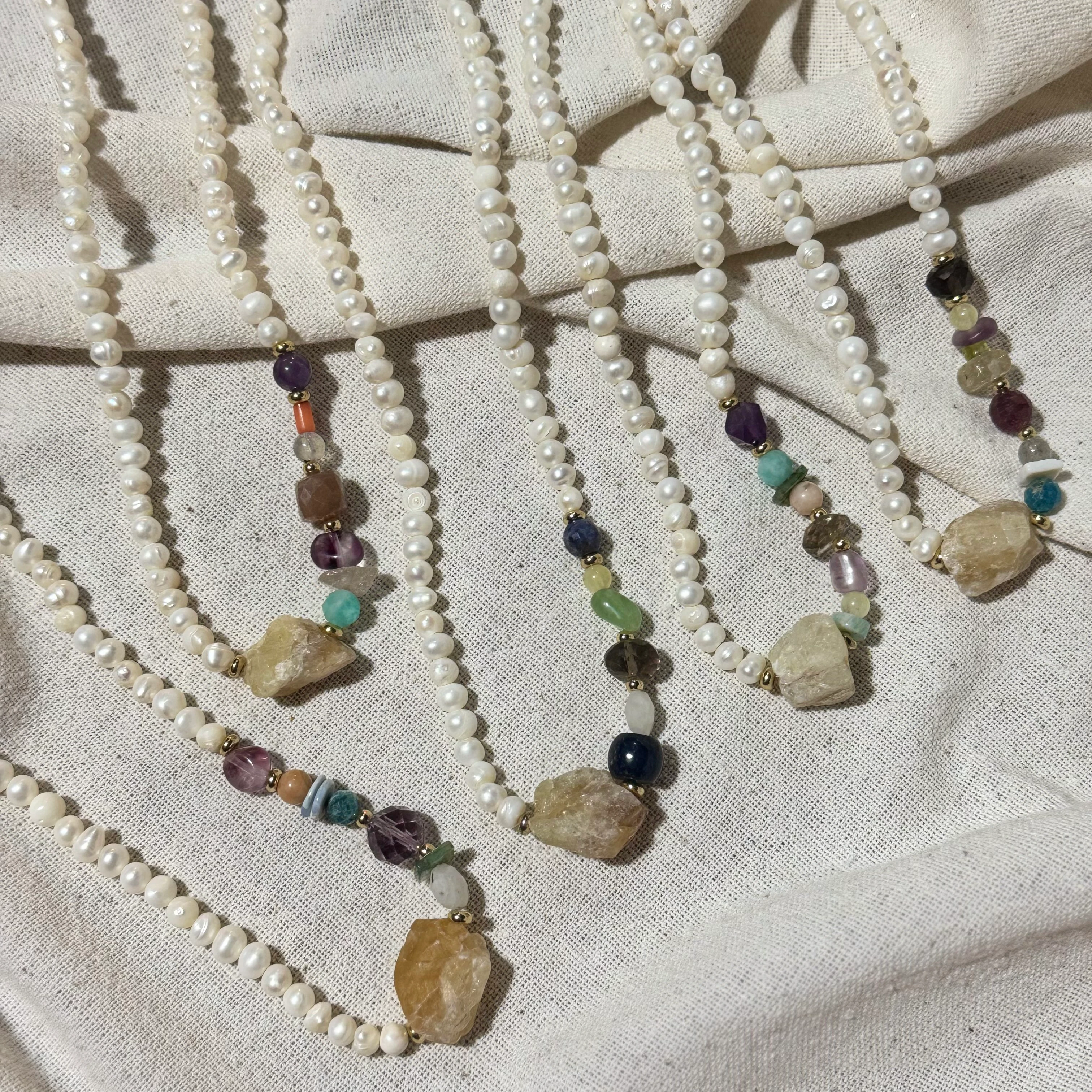 Doğal İnci & Değerli Taşlar Asimetrik Tasarım Kolye