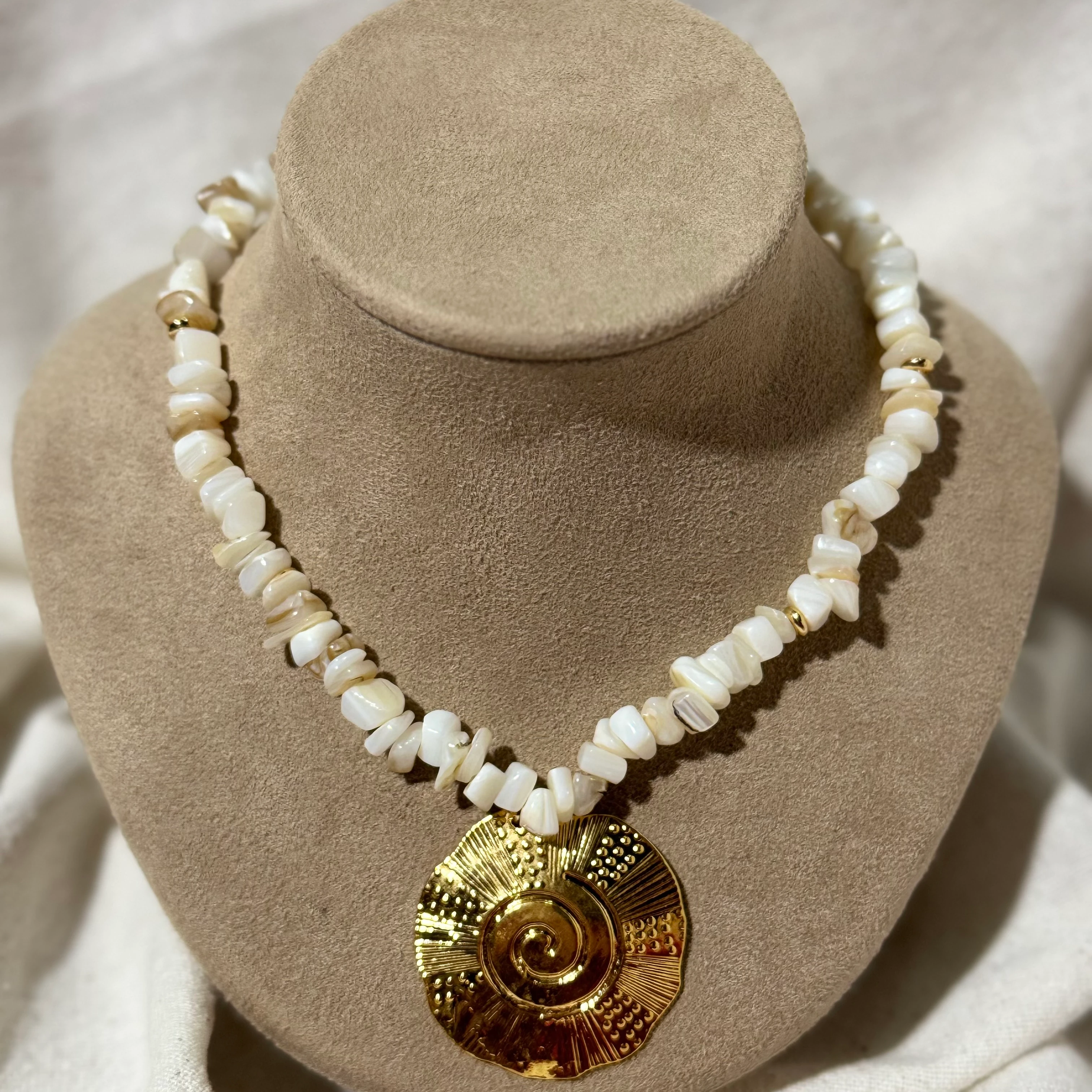 Doğal Sedef Madalyon Tasarım Kolye