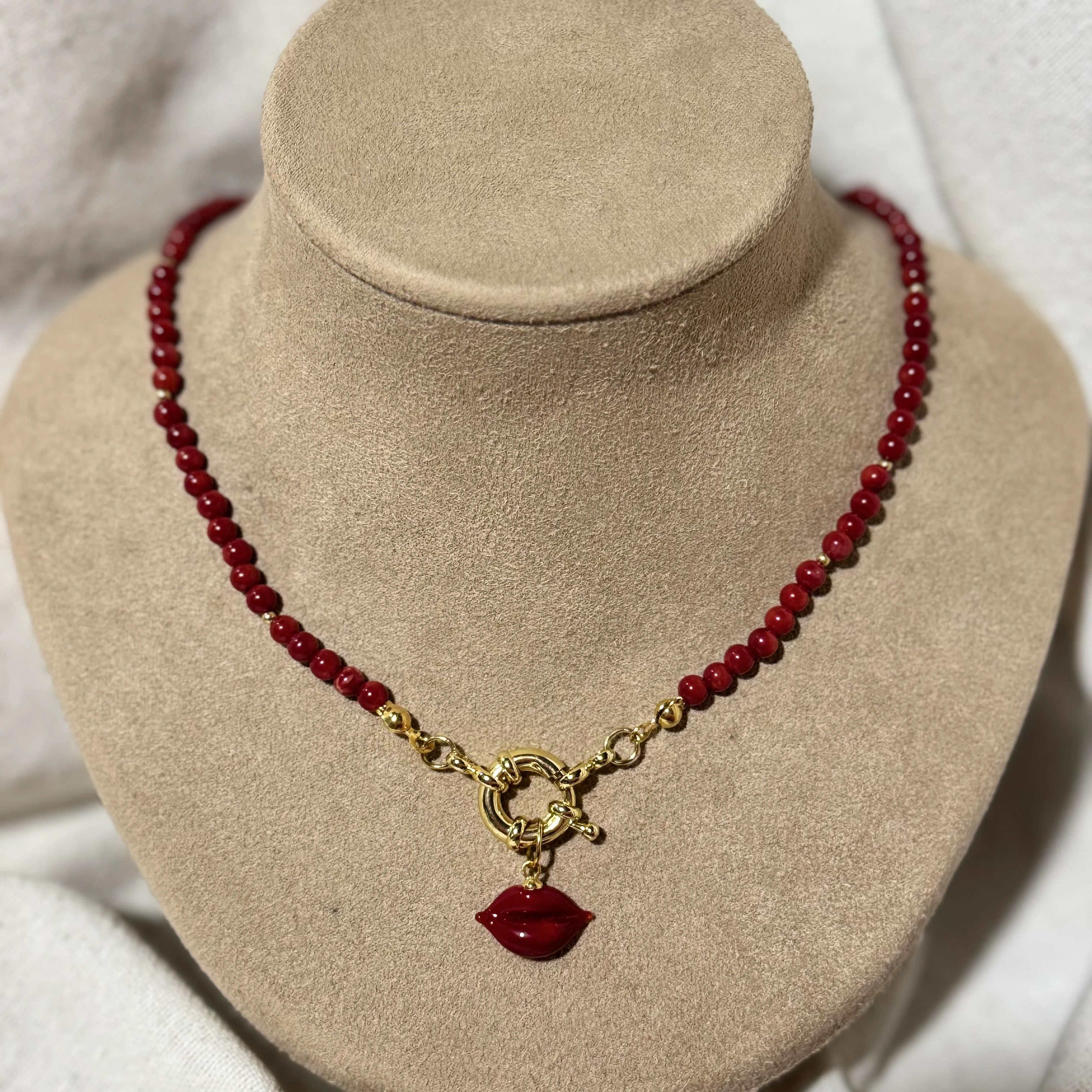 Doğal Mercan Dudak Charm Tasarım Kolye