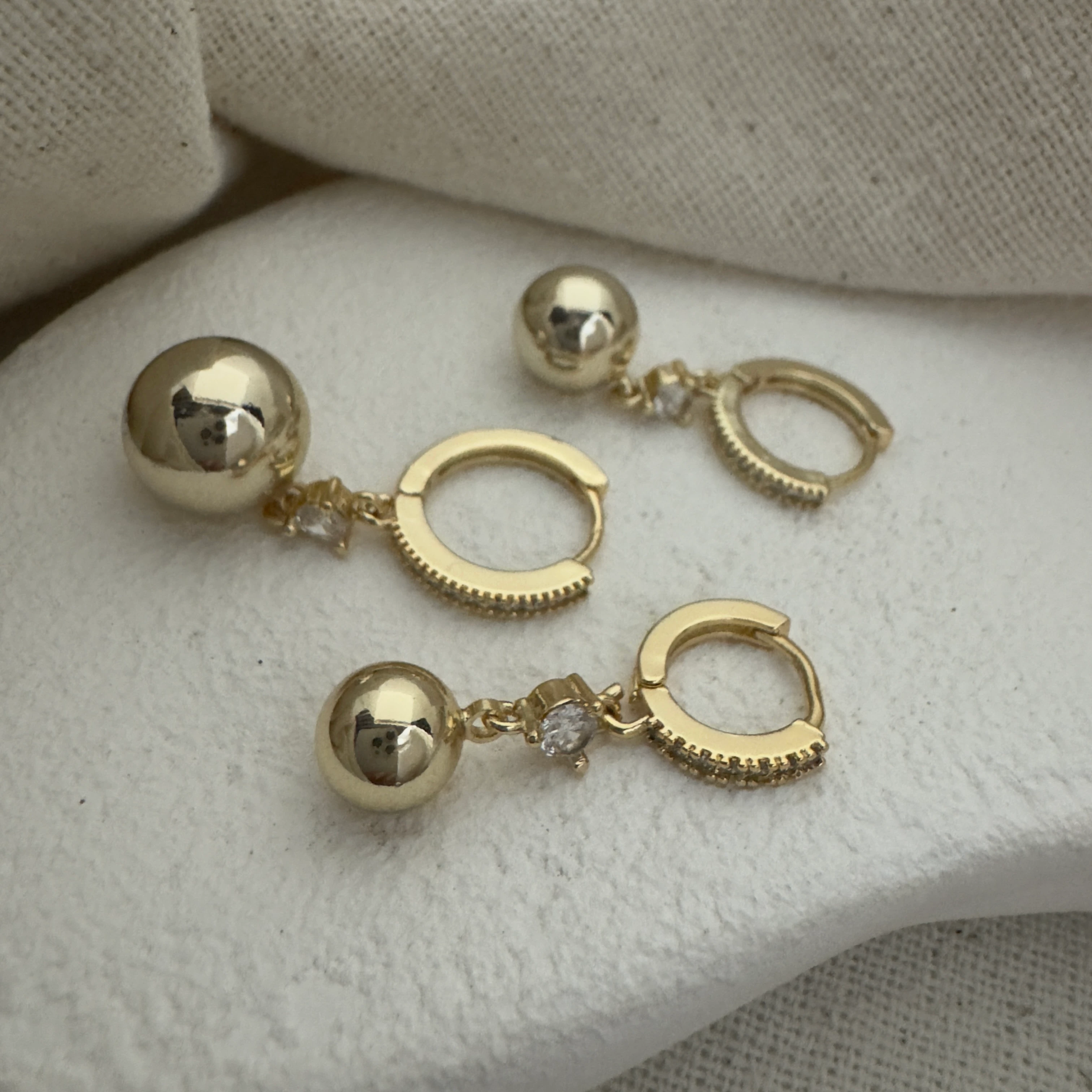 VIP Seri Taşlı Üçlü Top Küpe