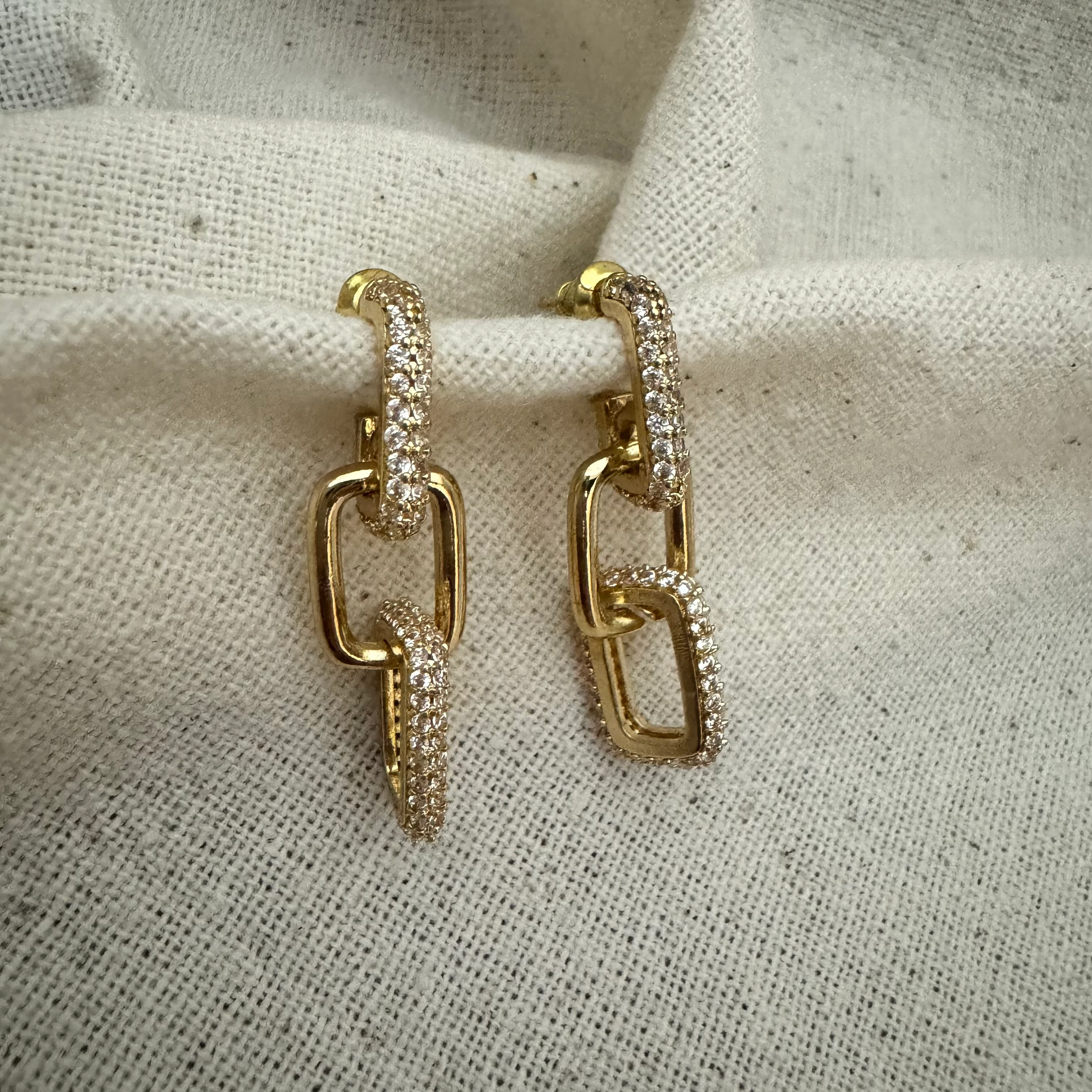 Zirkon Taşlı Zincir Küpe