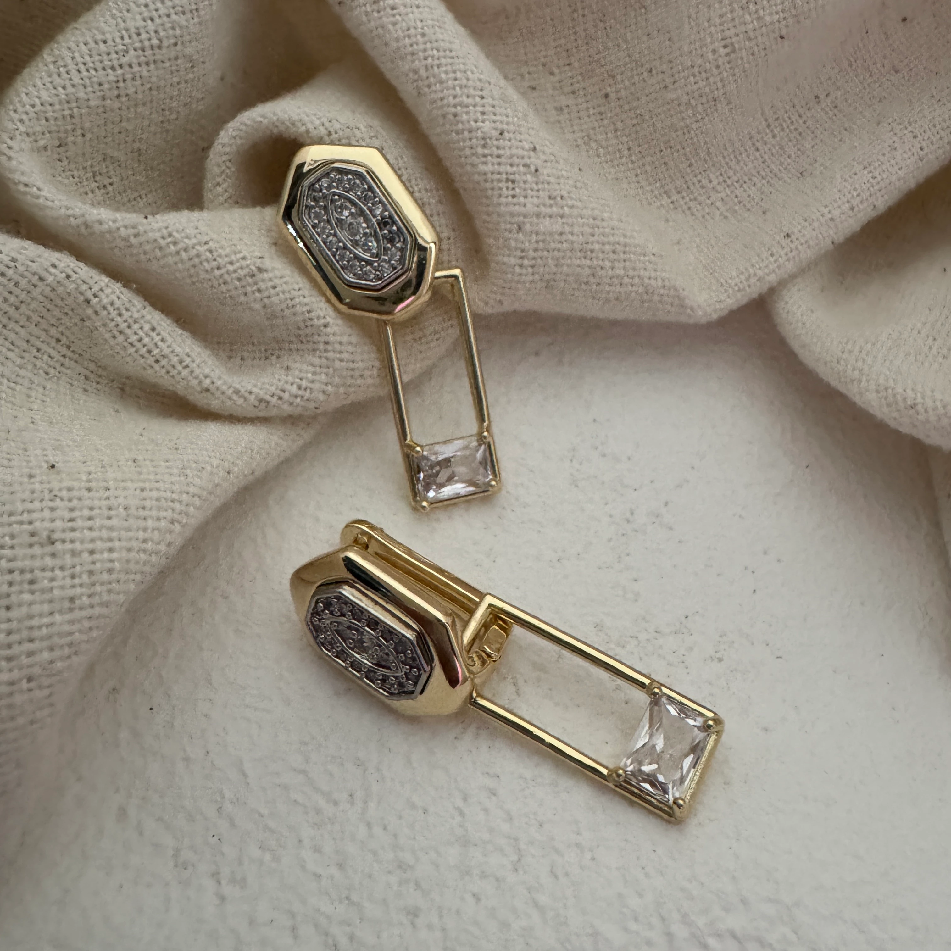 VIP Seri Melis Göral Sallantı Küpe