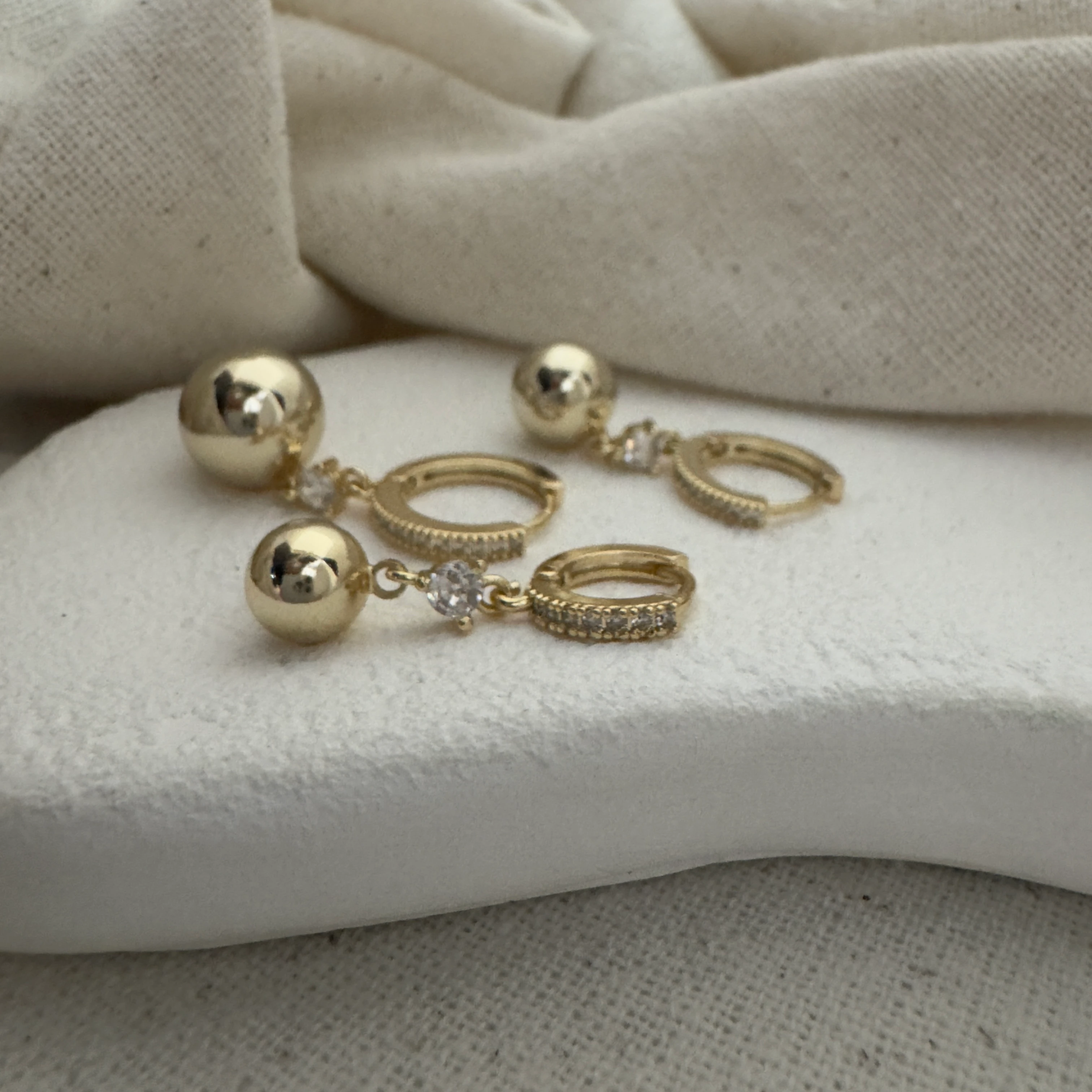 VIP Seri Taşlı Üçlü Top Küpe