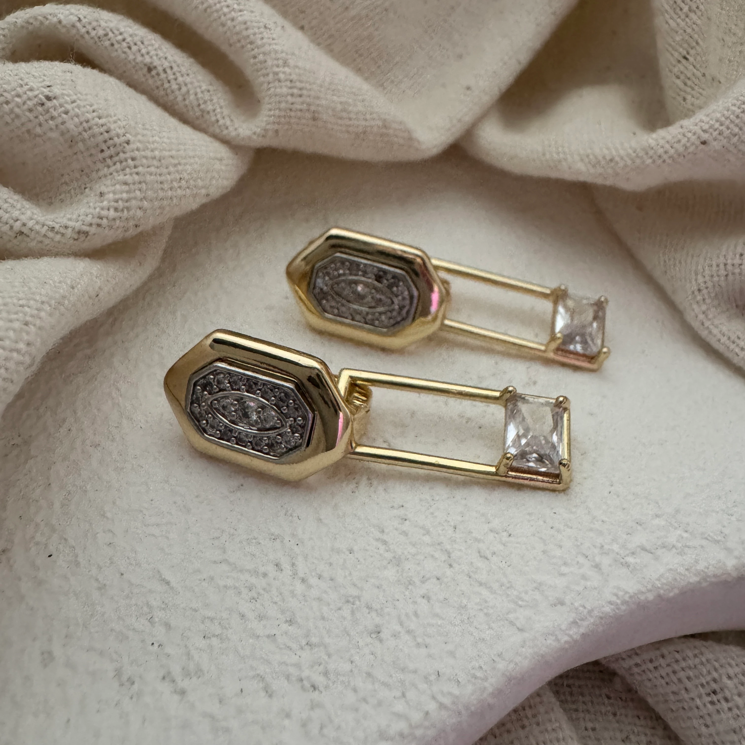 VIP Seri Melis Göral Sallantı Küpe