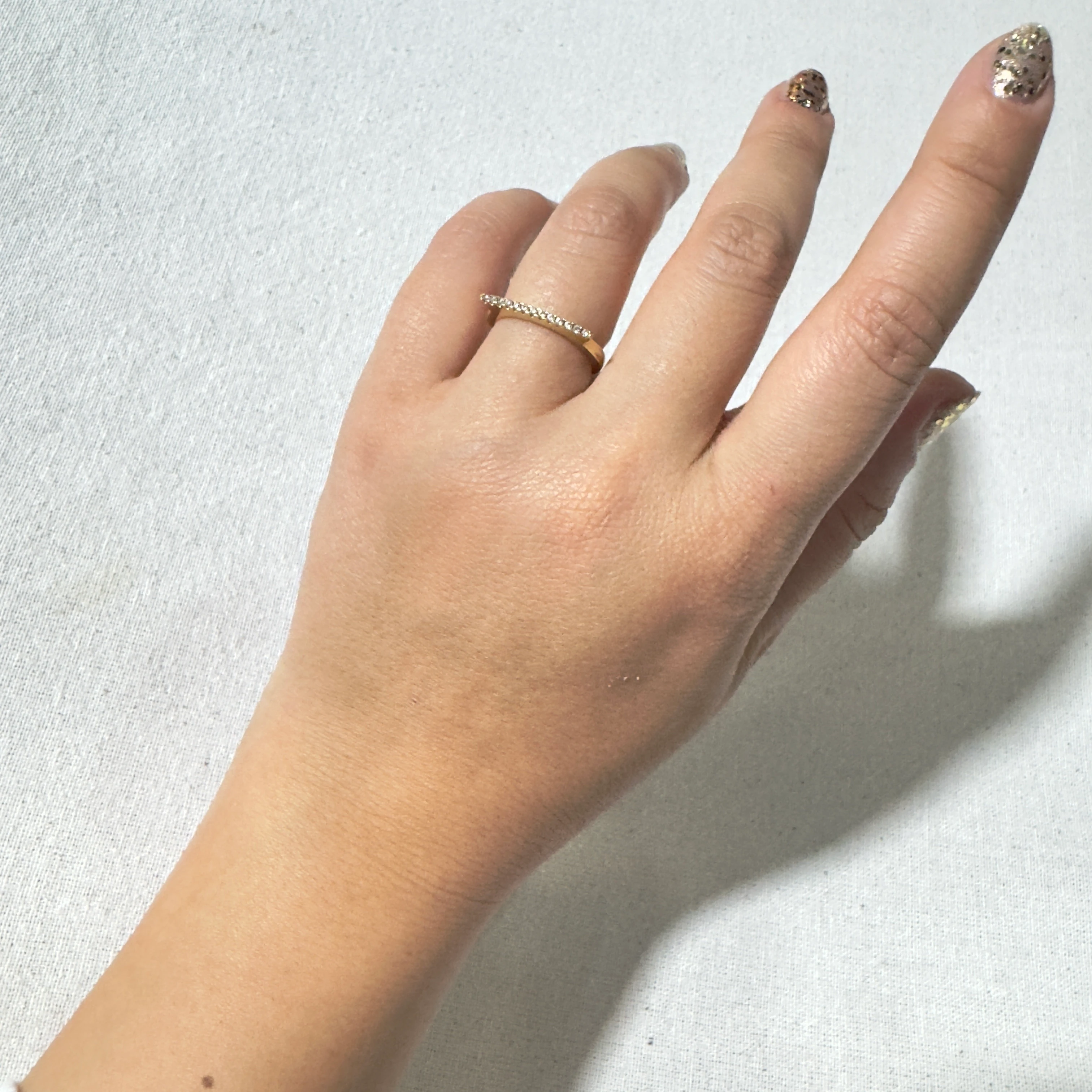 Minimal Sıra Taşlı Yüzük