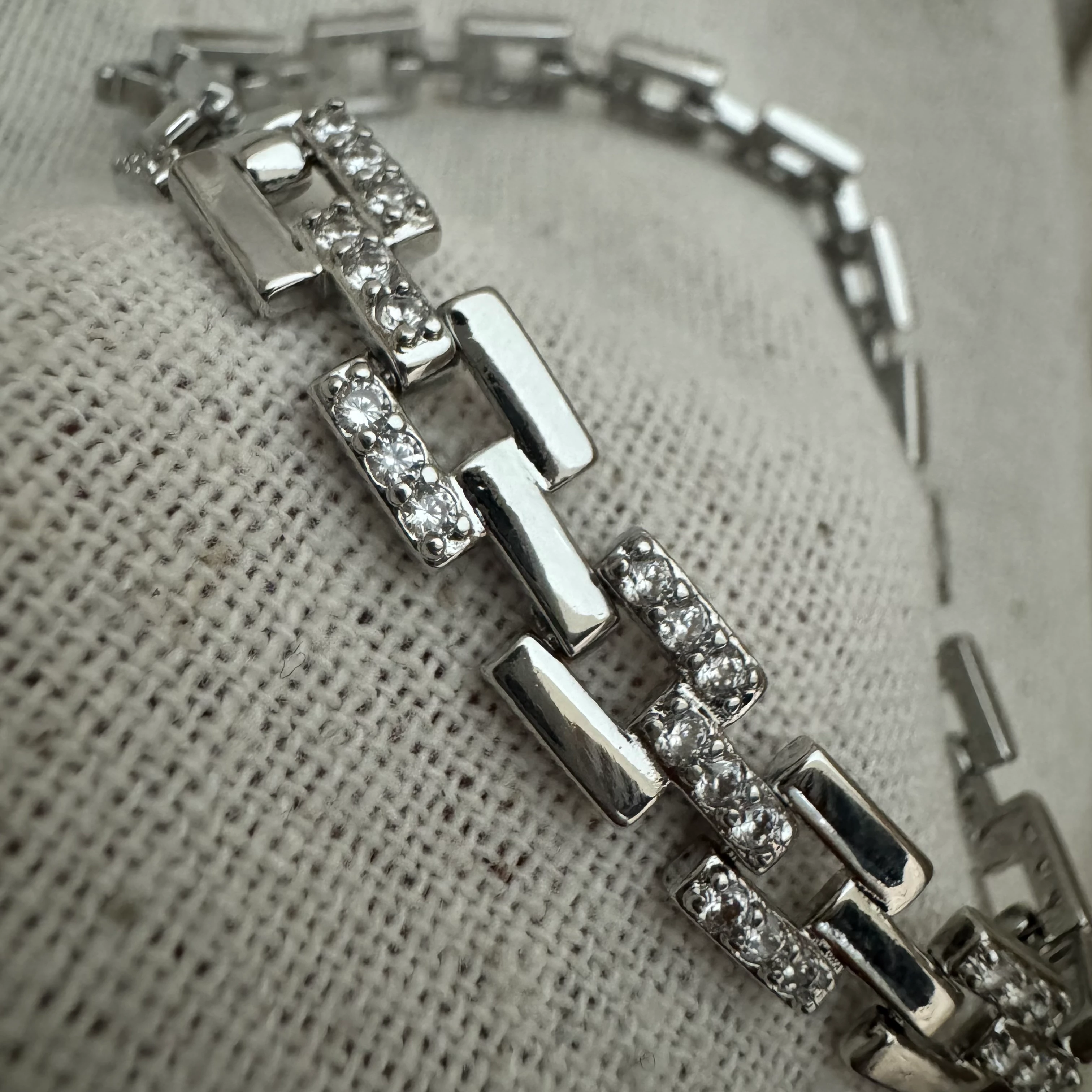 Zirkon Taşlı Geçme Bileklik