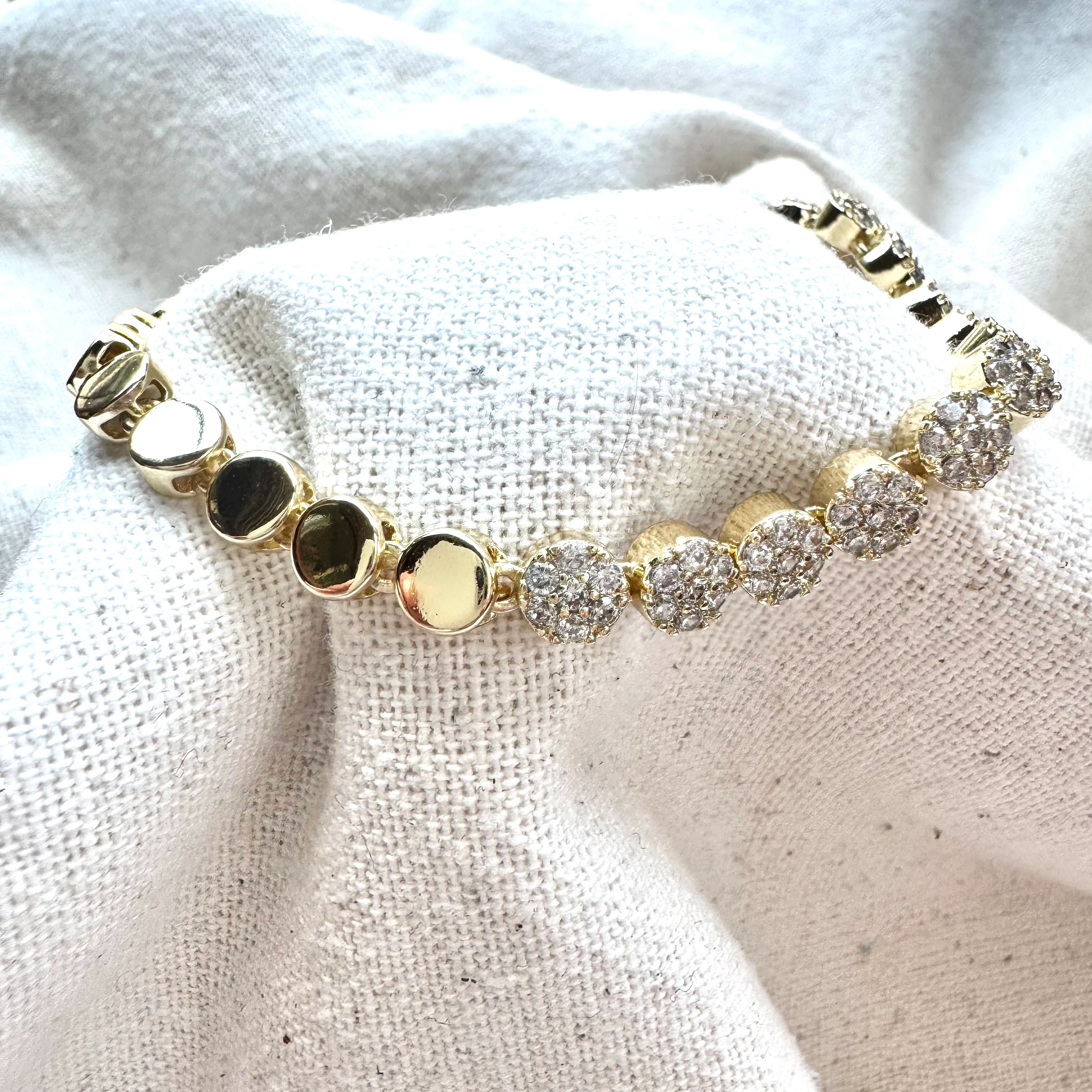 Yarım Zirkon Taşlı Nokta Bileklik