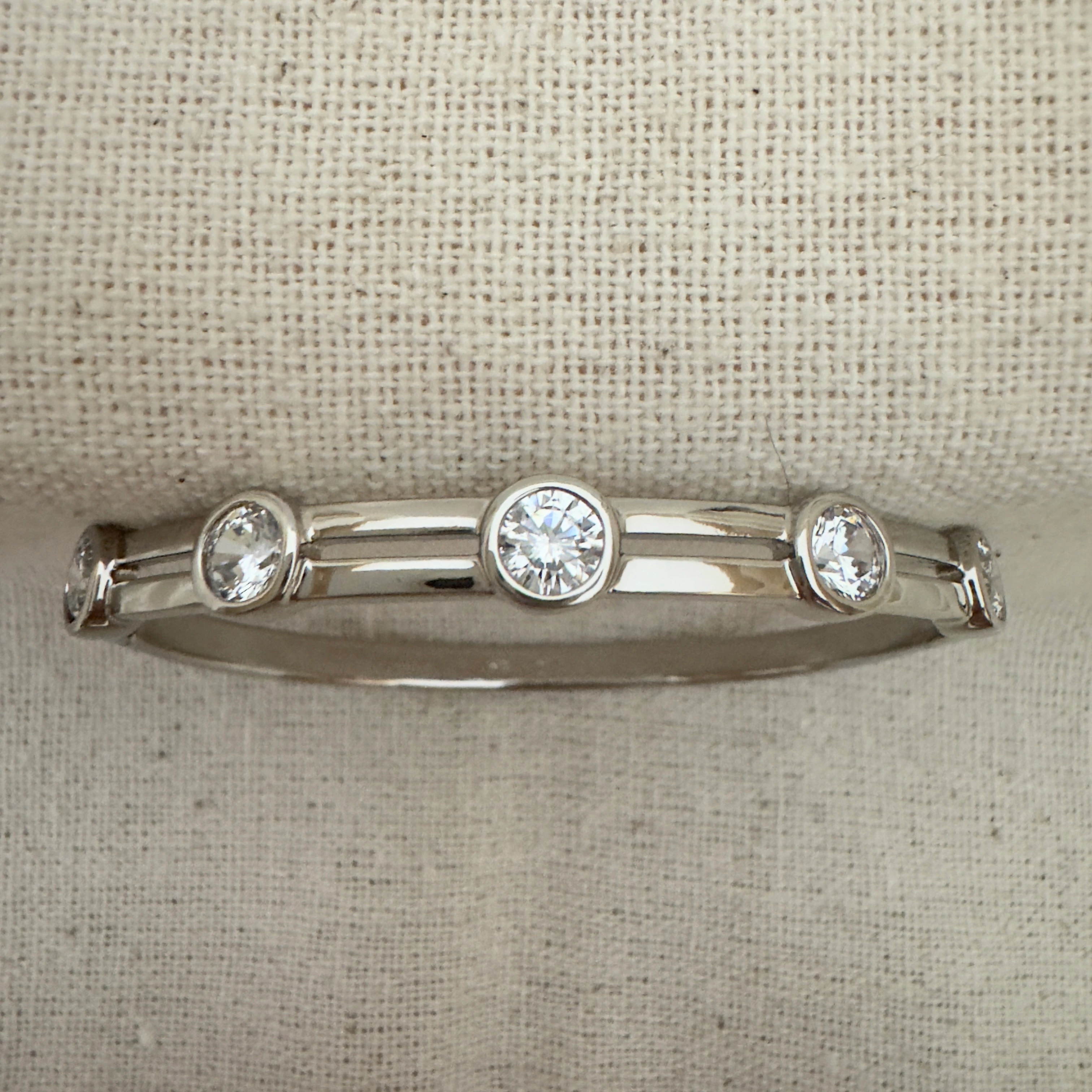 Nokta Baget Taşlı Kelepçe Bilezik