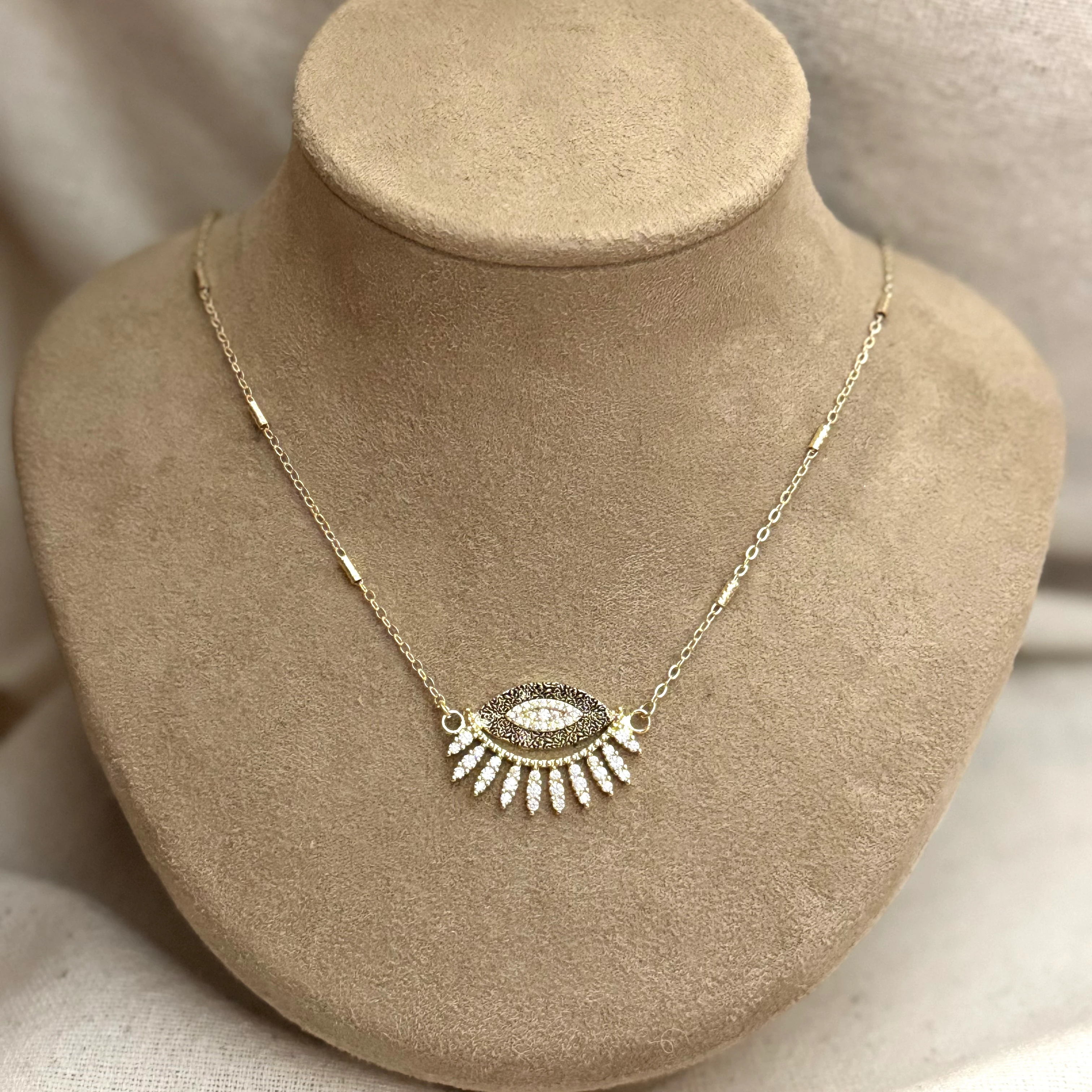 Zirkon Taşlı Minimal Göz Kolye