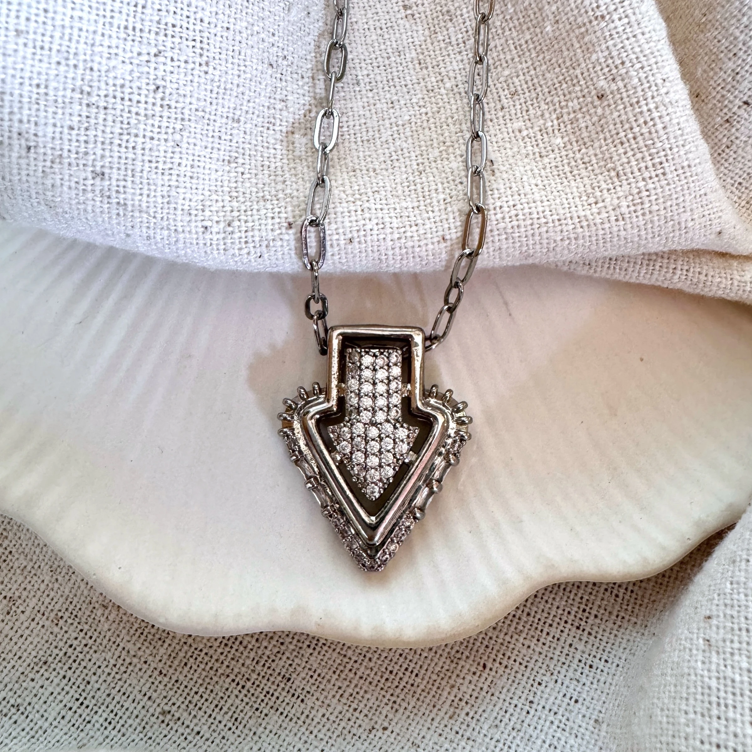 Taşlı Ok Minimal Çelik Kolye