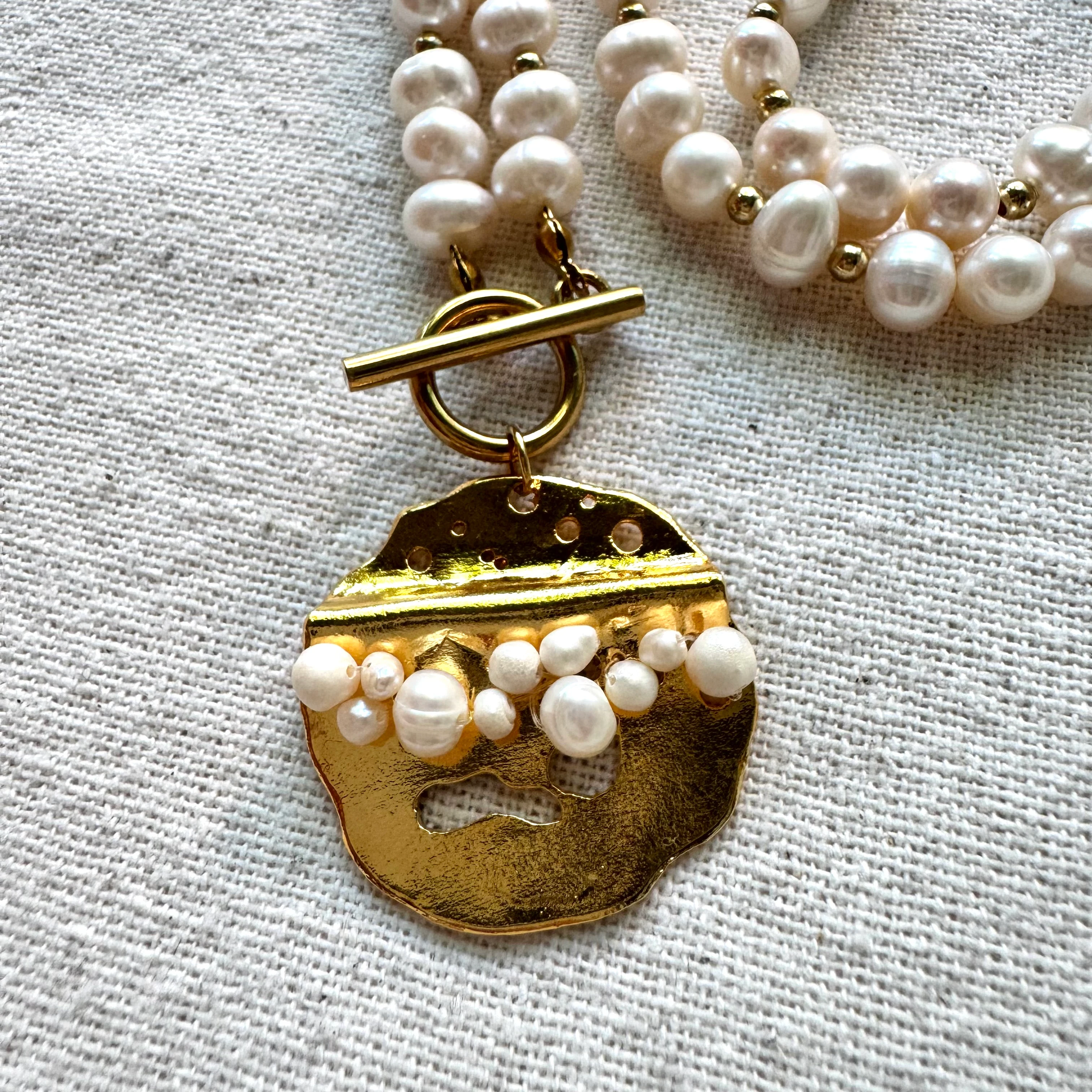 Doğal İnci İşlemeli Tasarım Kolye