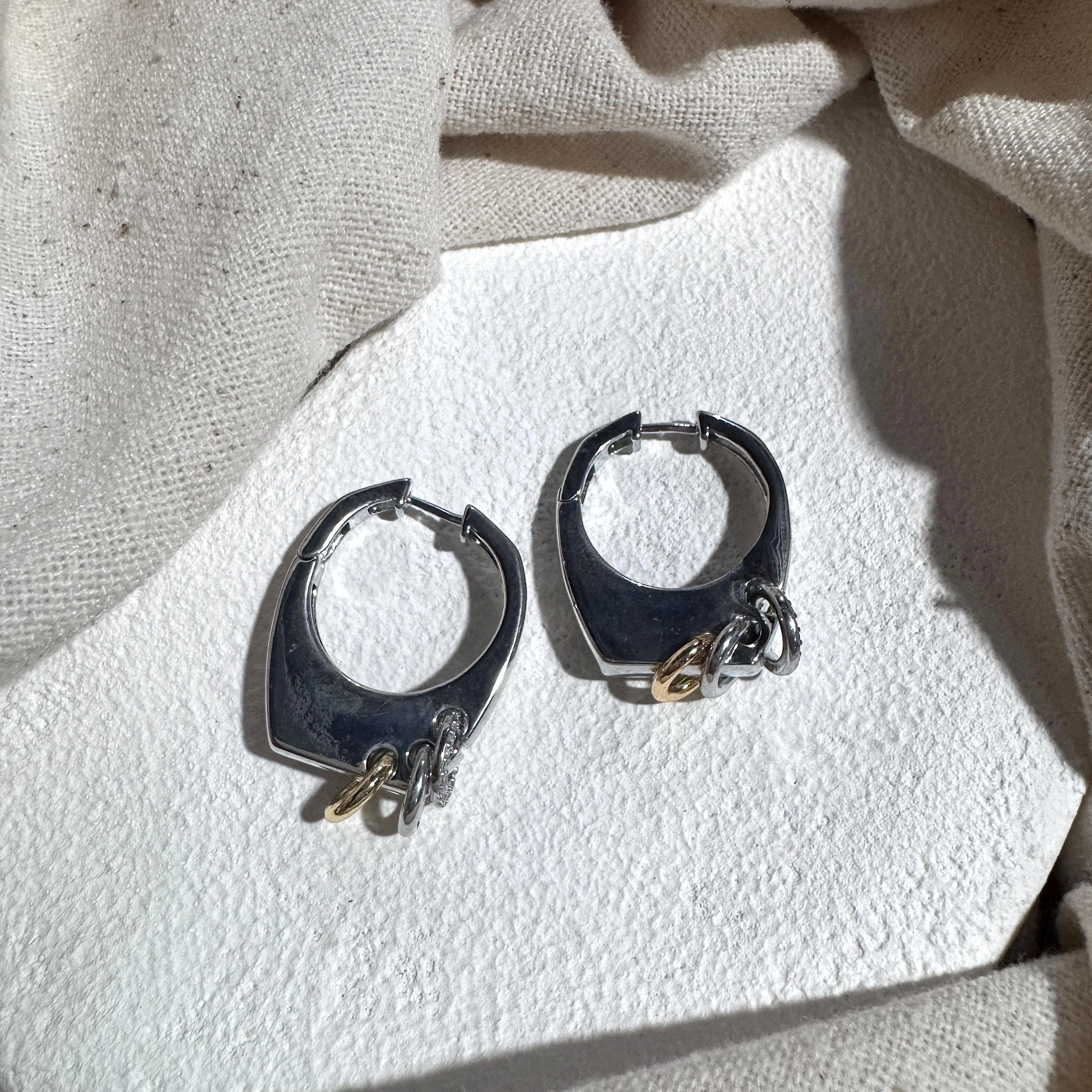 İki Renkli Halka Sallantılı Küpe