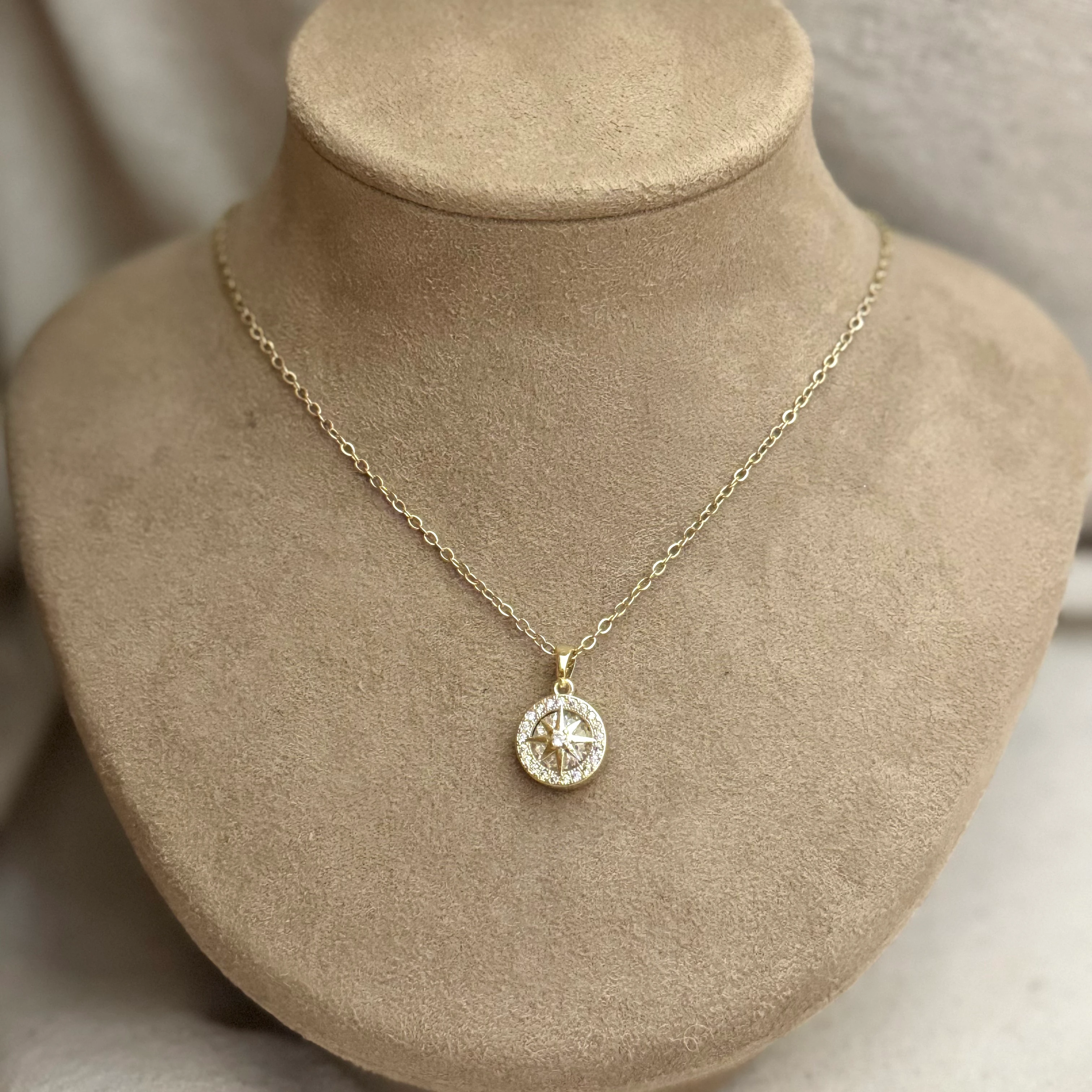 Zirkon Taşlı Kutup Yıldızı Minimal Kolye 