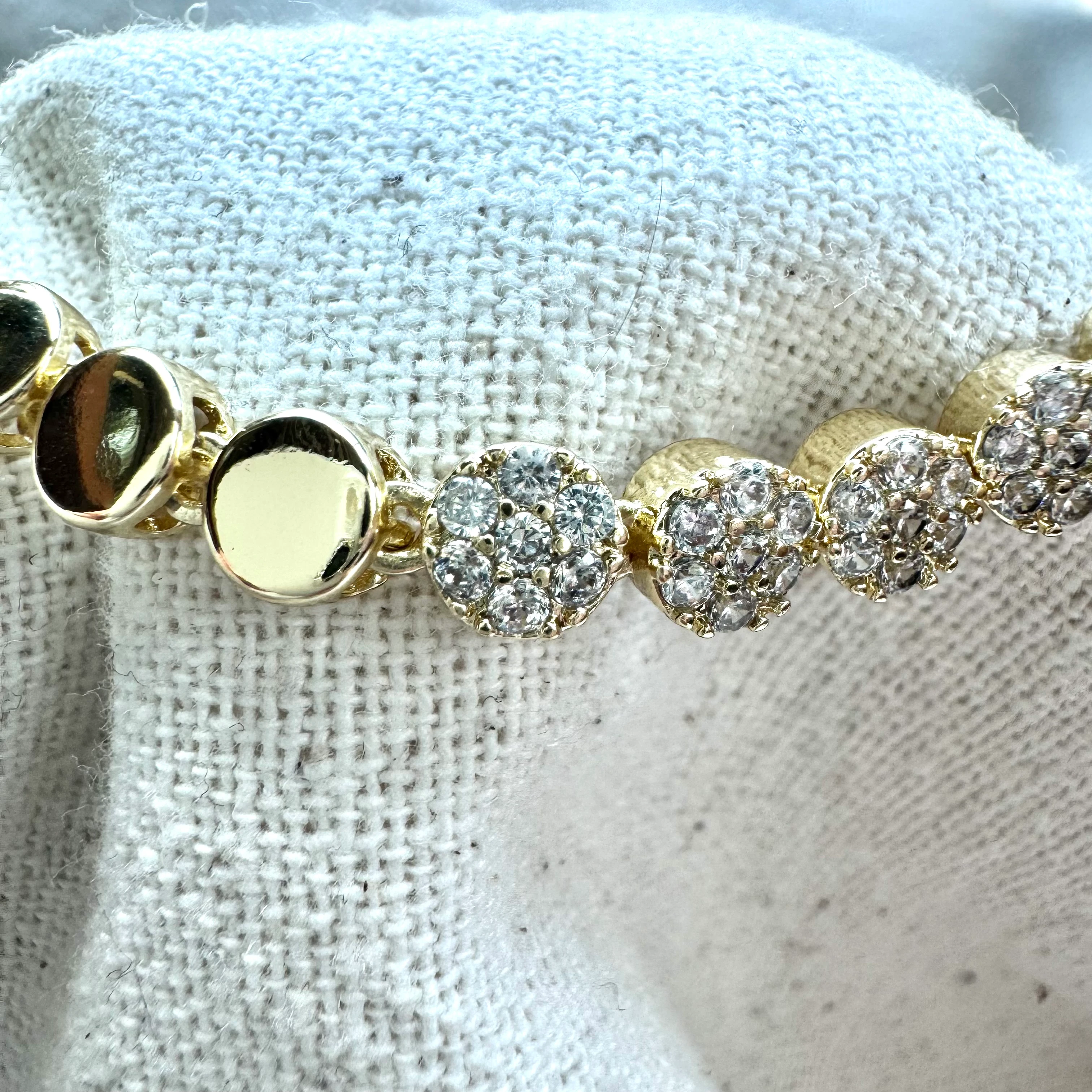 Yarım Zirkon Taşlı Nokta Bileklik